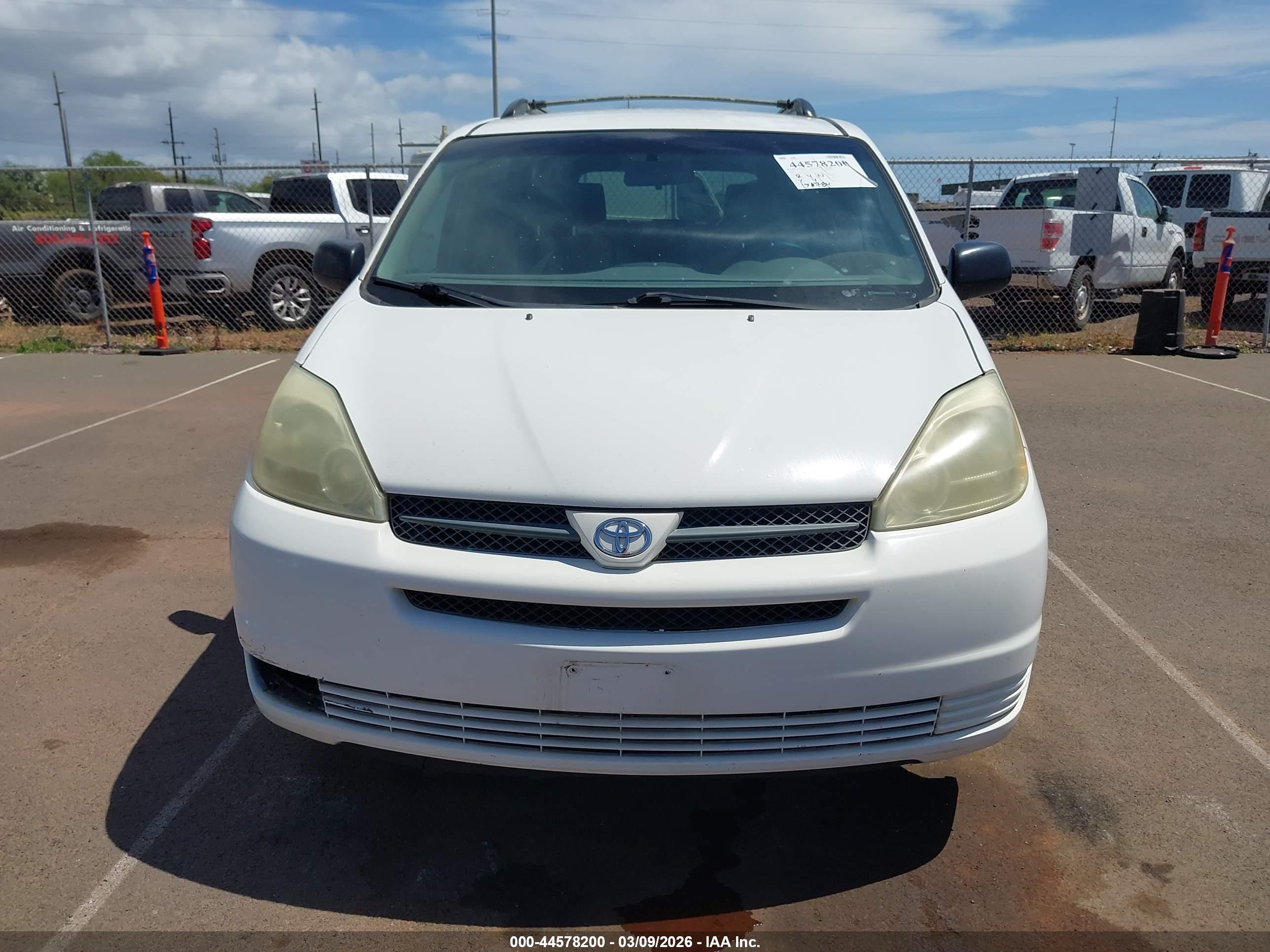 TOYOTA SIENNA image 6