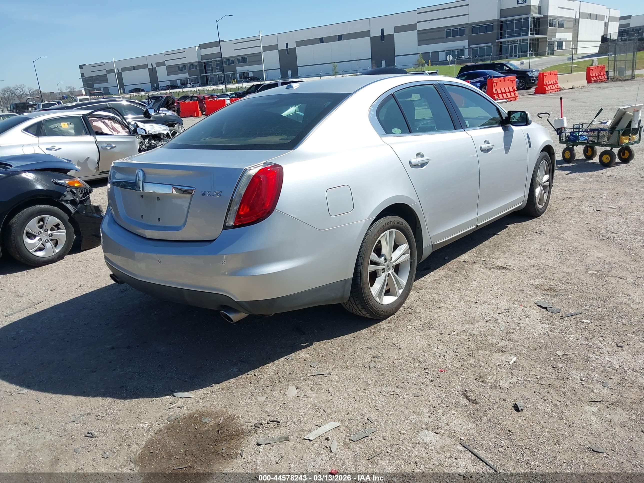 LINCOLN MKS image 4