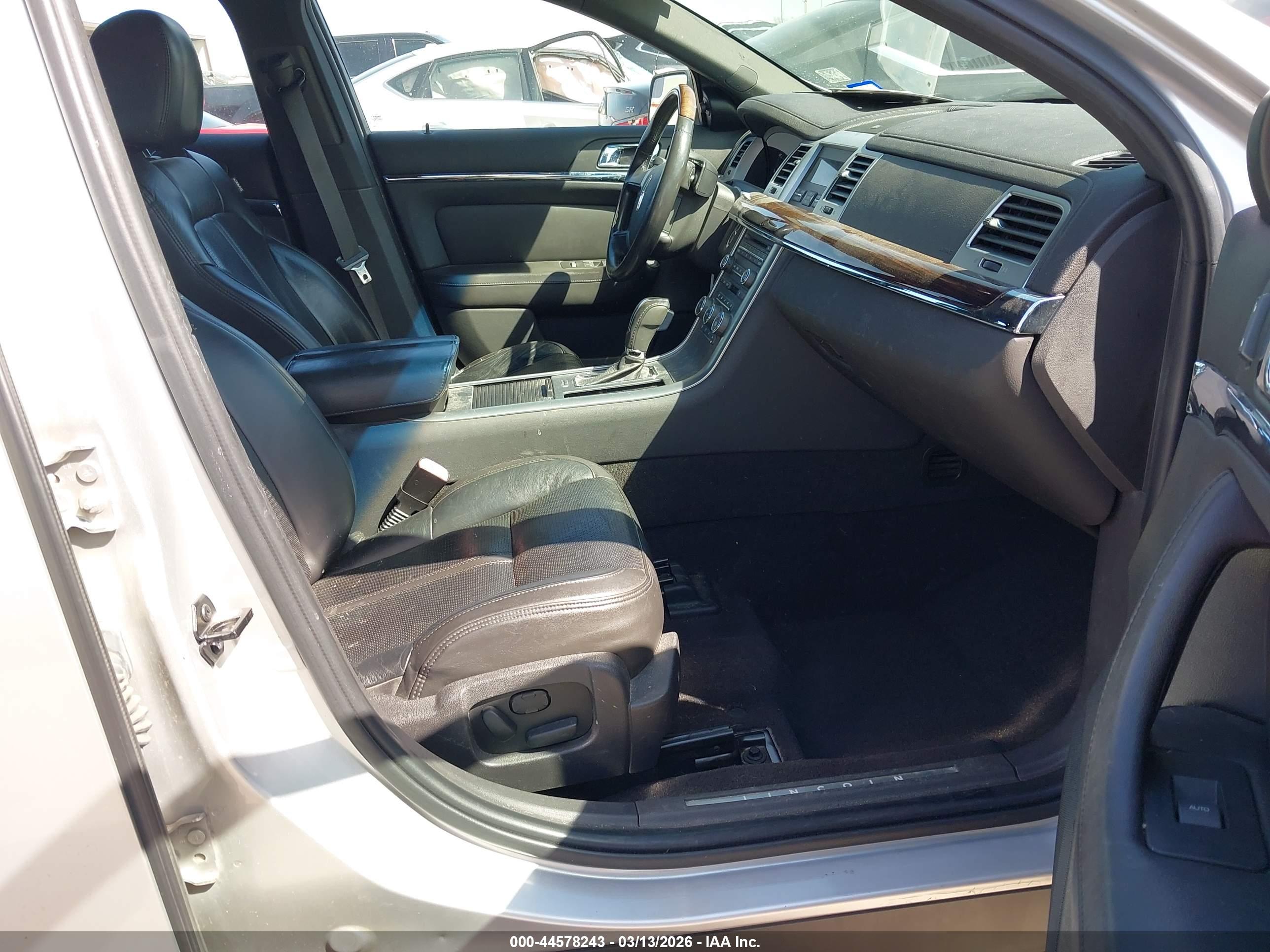 LINCOLN MKS image 5