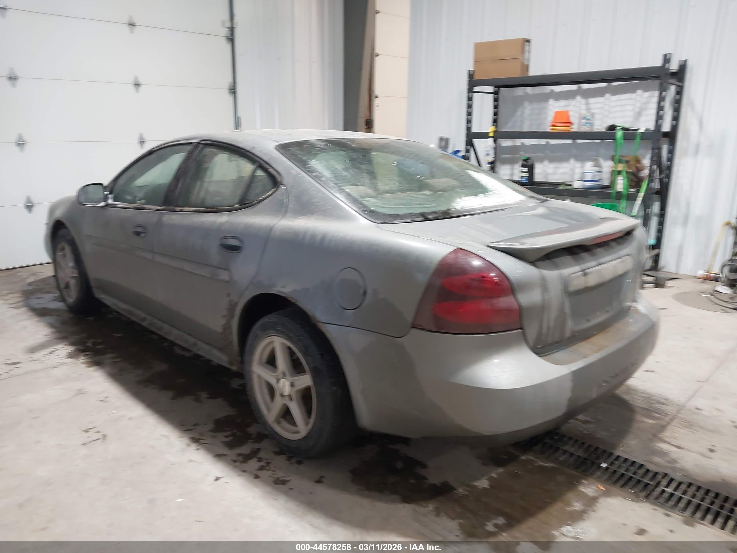 PONTIAC GRAND image 3