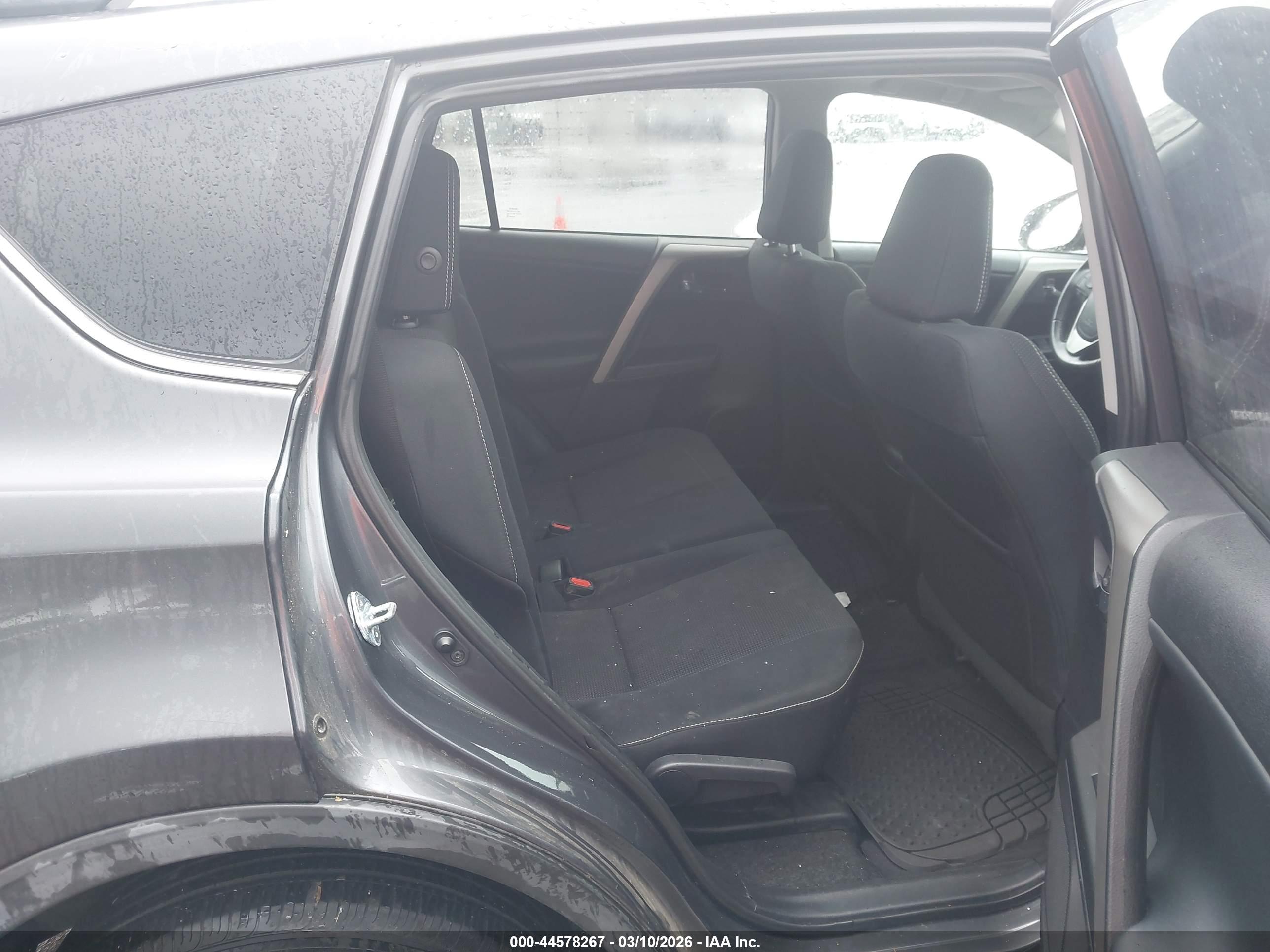 TOYOTA RAV4 image 8