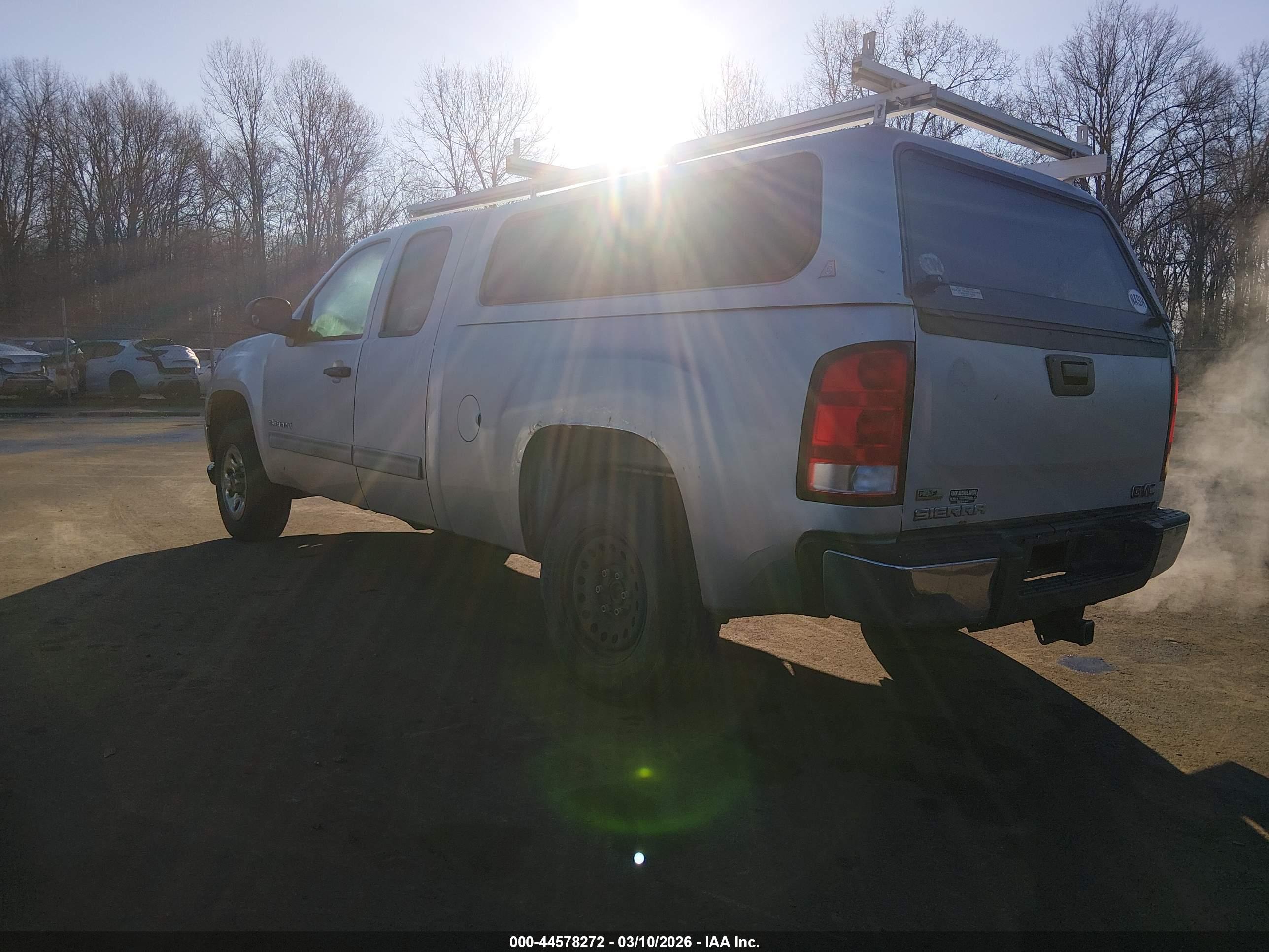 GMC SIERRA image 3