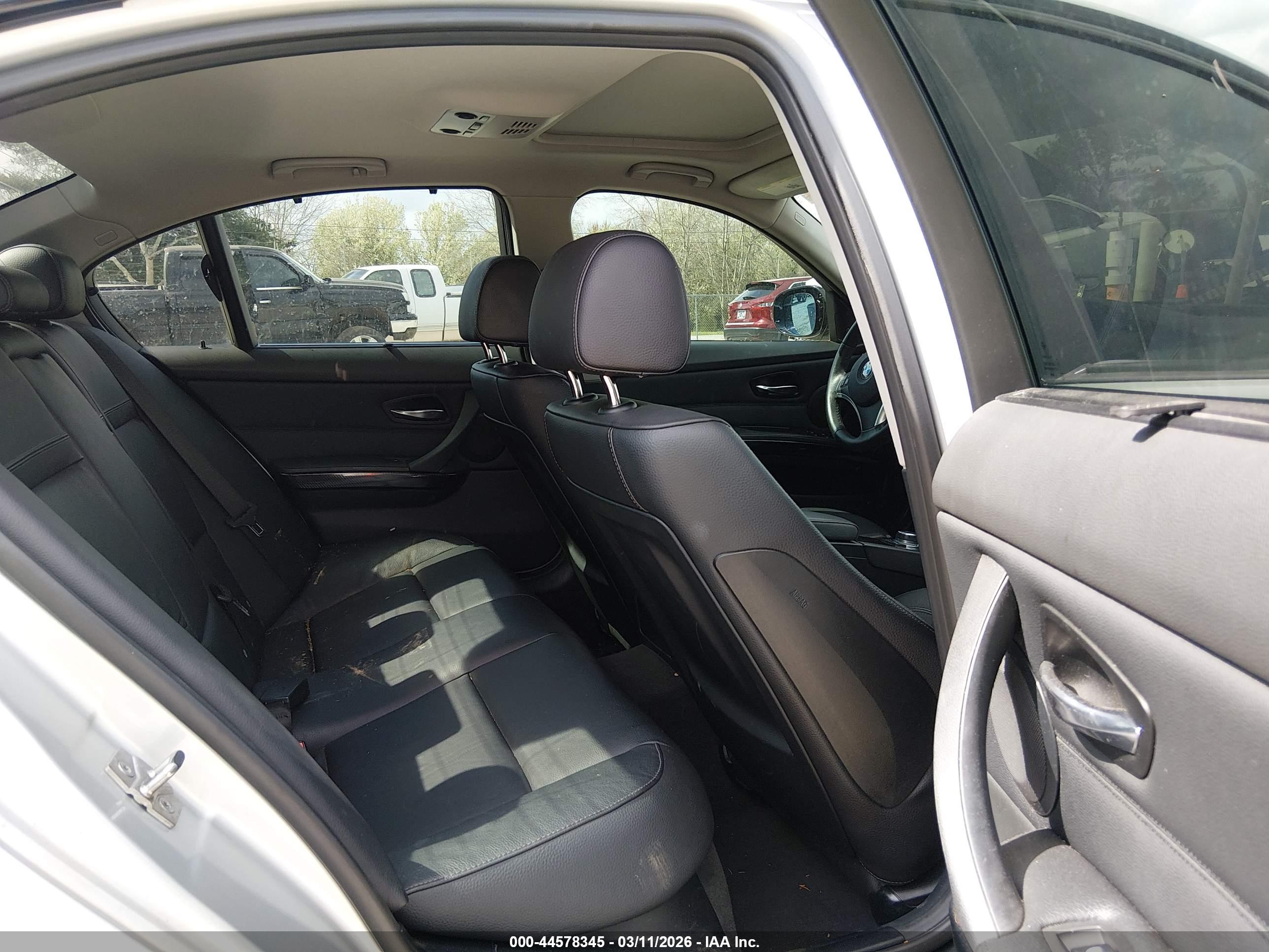 BMW 335I image 8