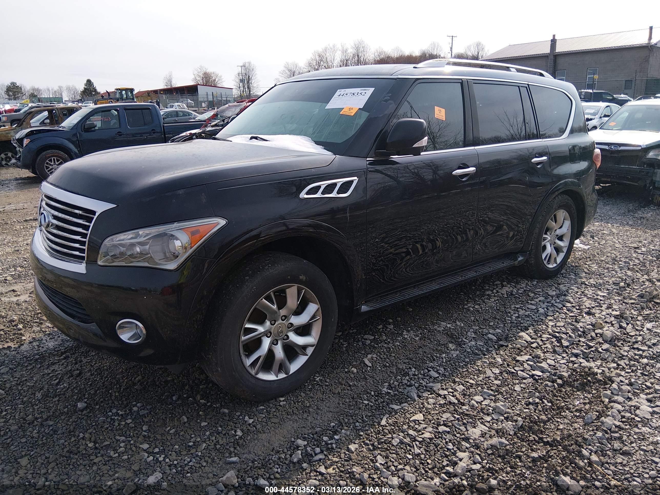 INFINITI QX56 image 2