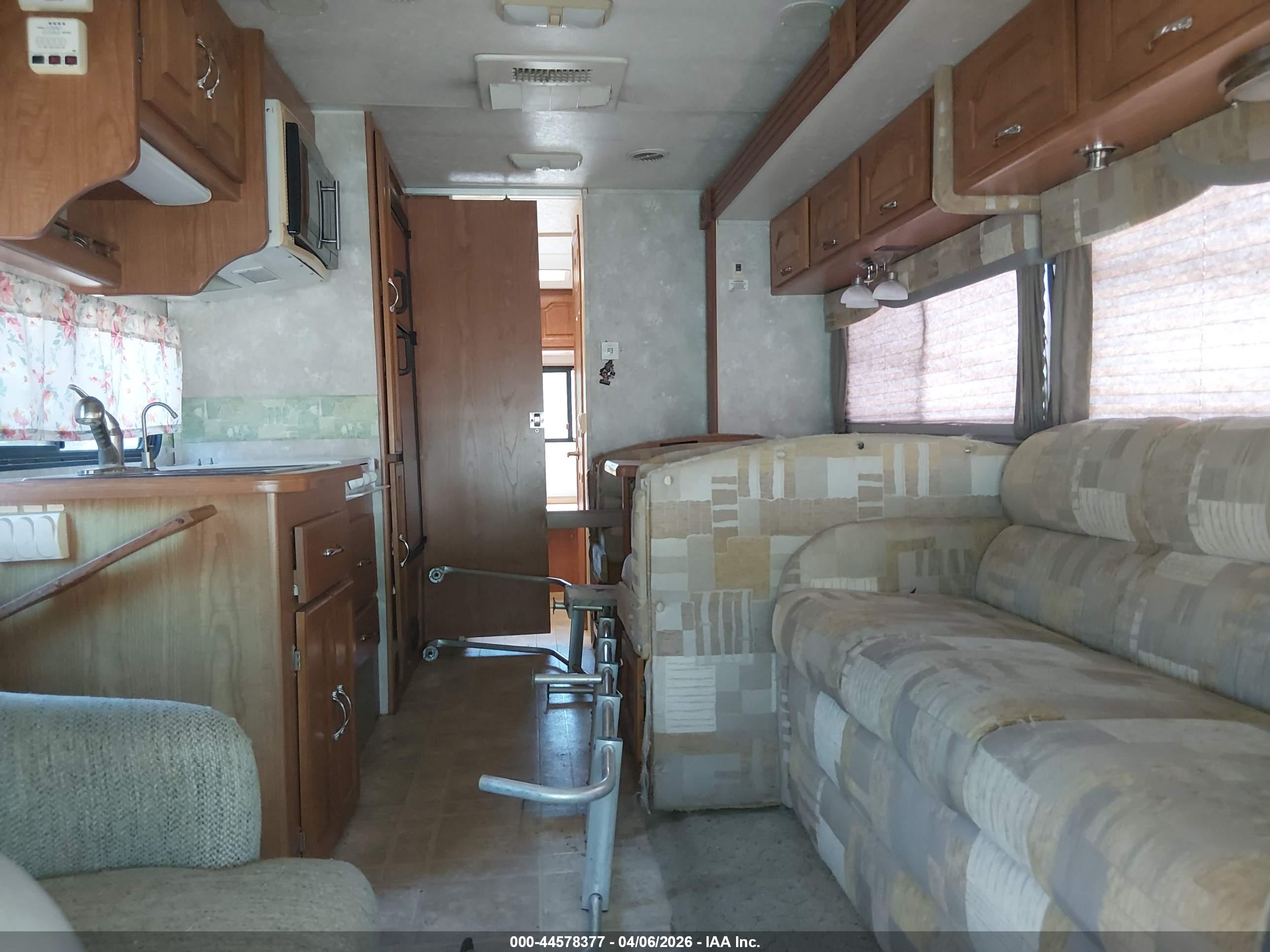 COACHMEN LEPRECHAUN image 7