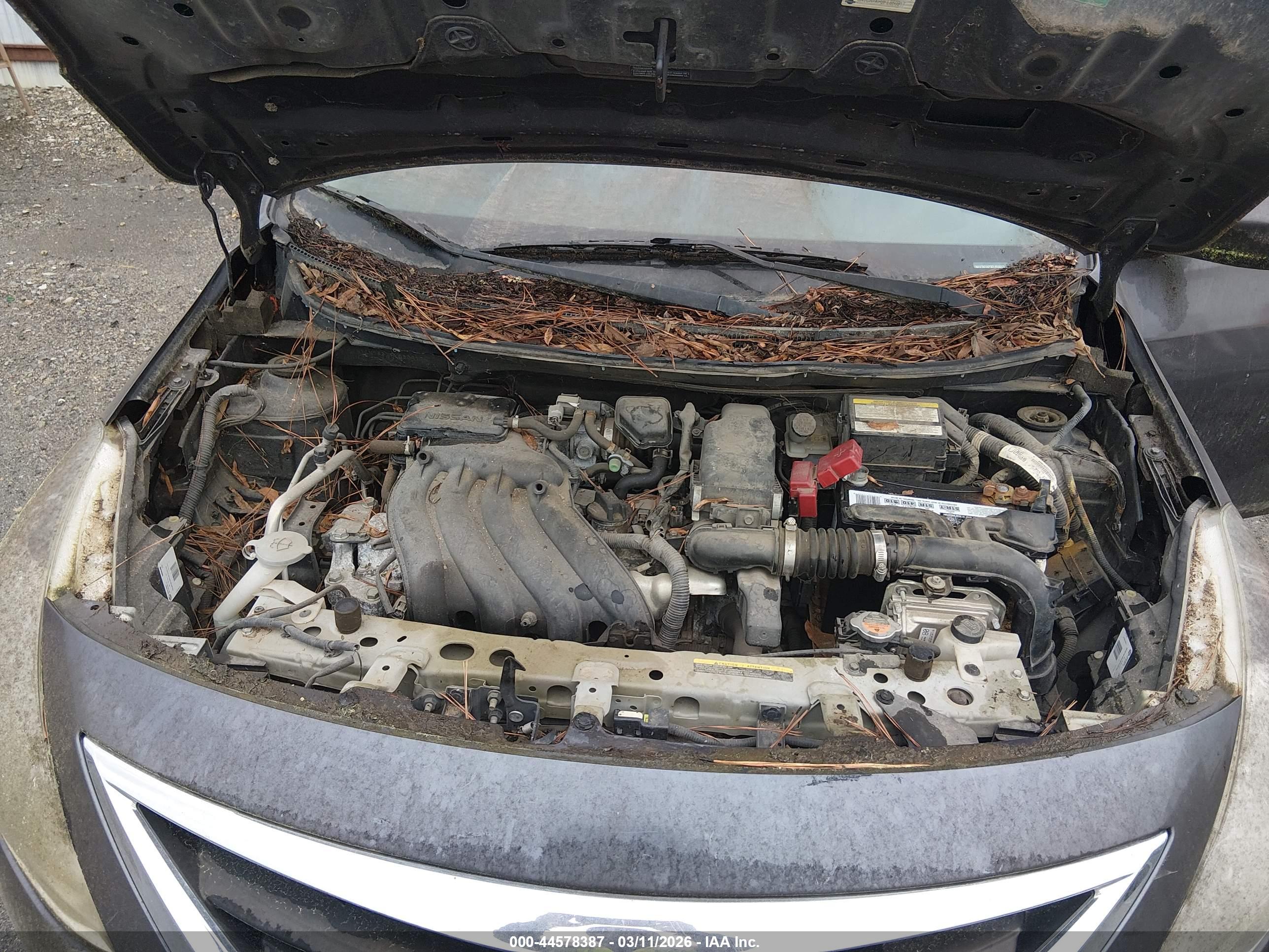 NISSAN VERSA image 10