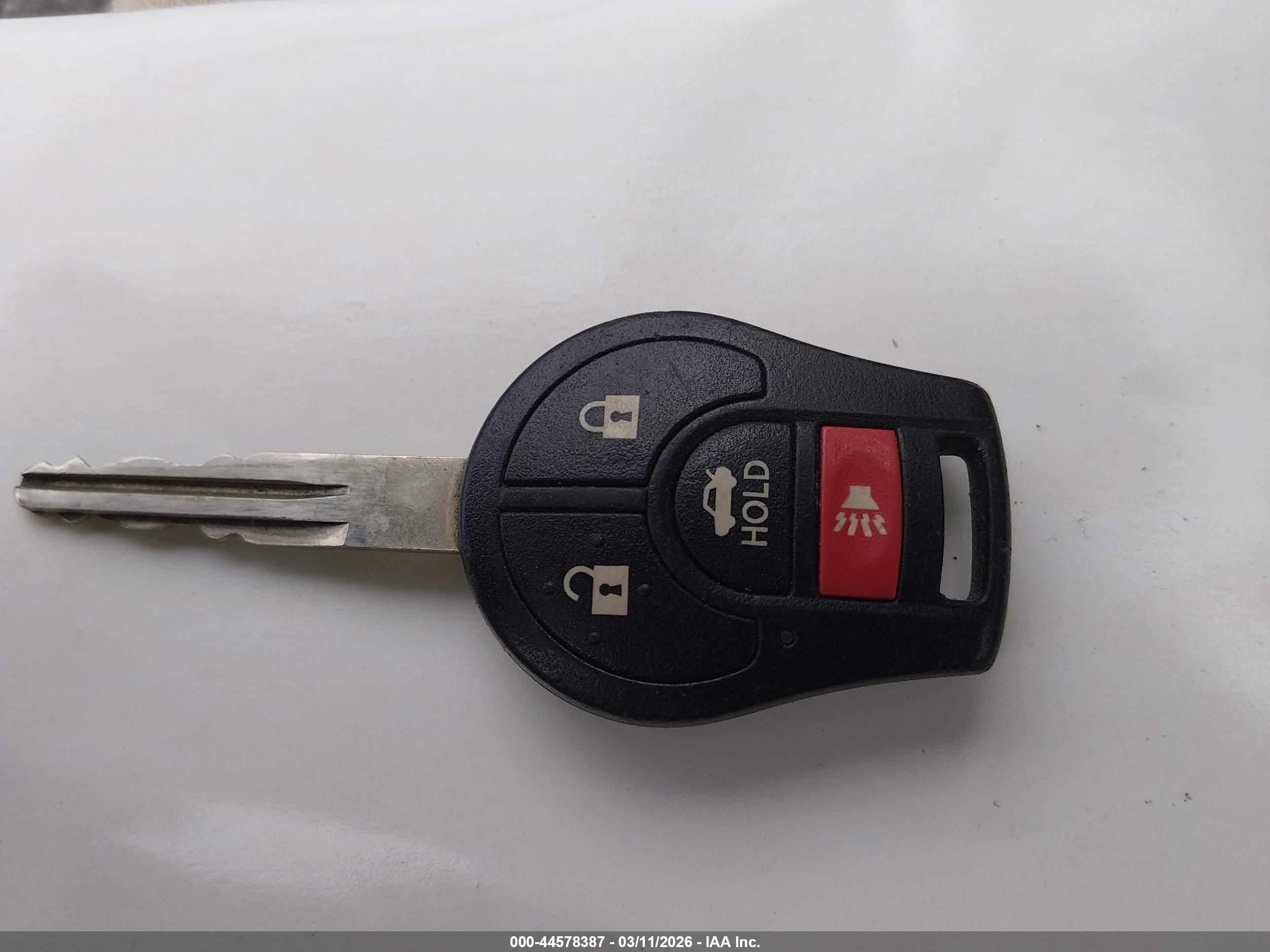 NISSAN VERSA image 11