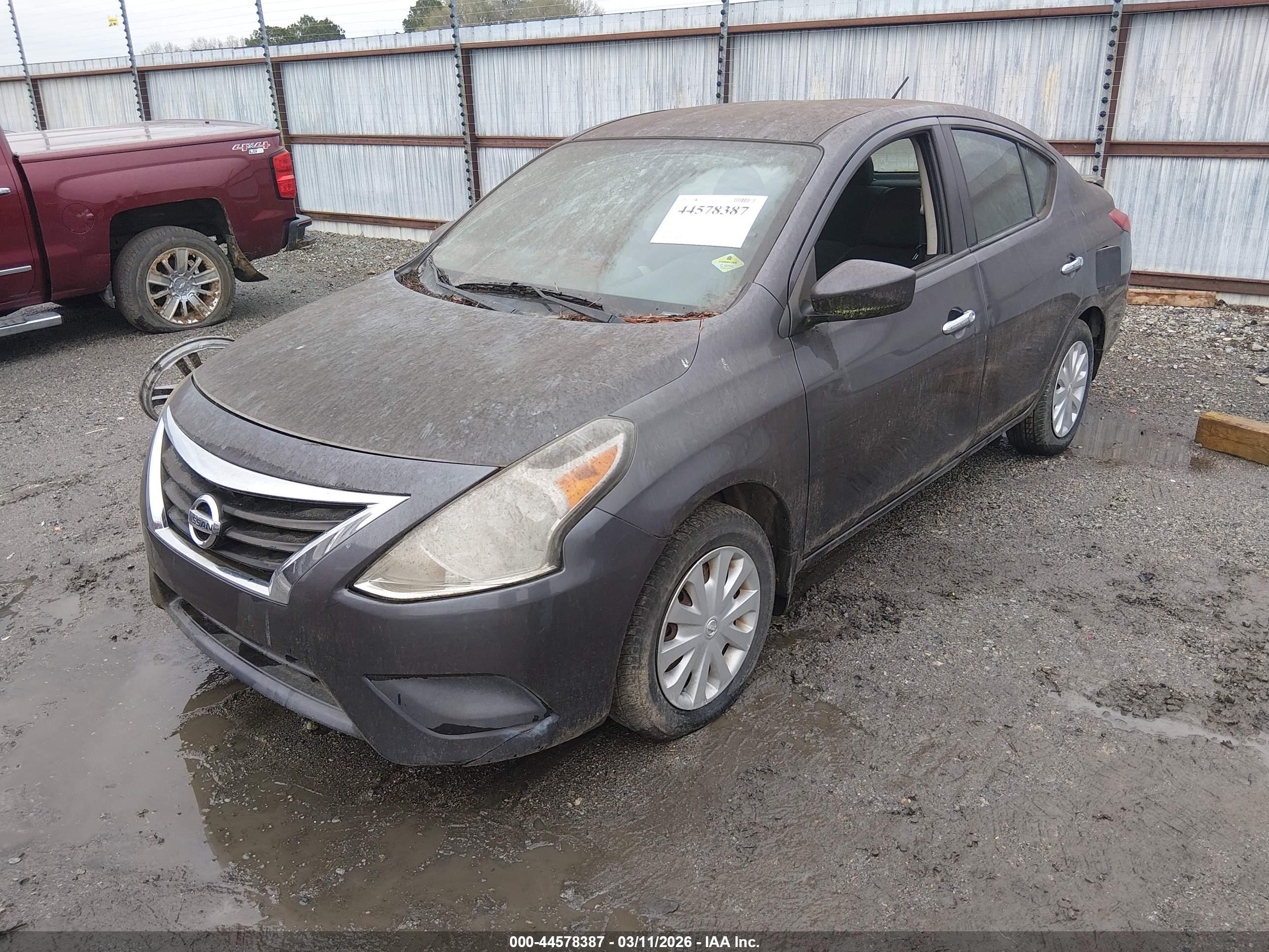 NISSAN VERSA image 2