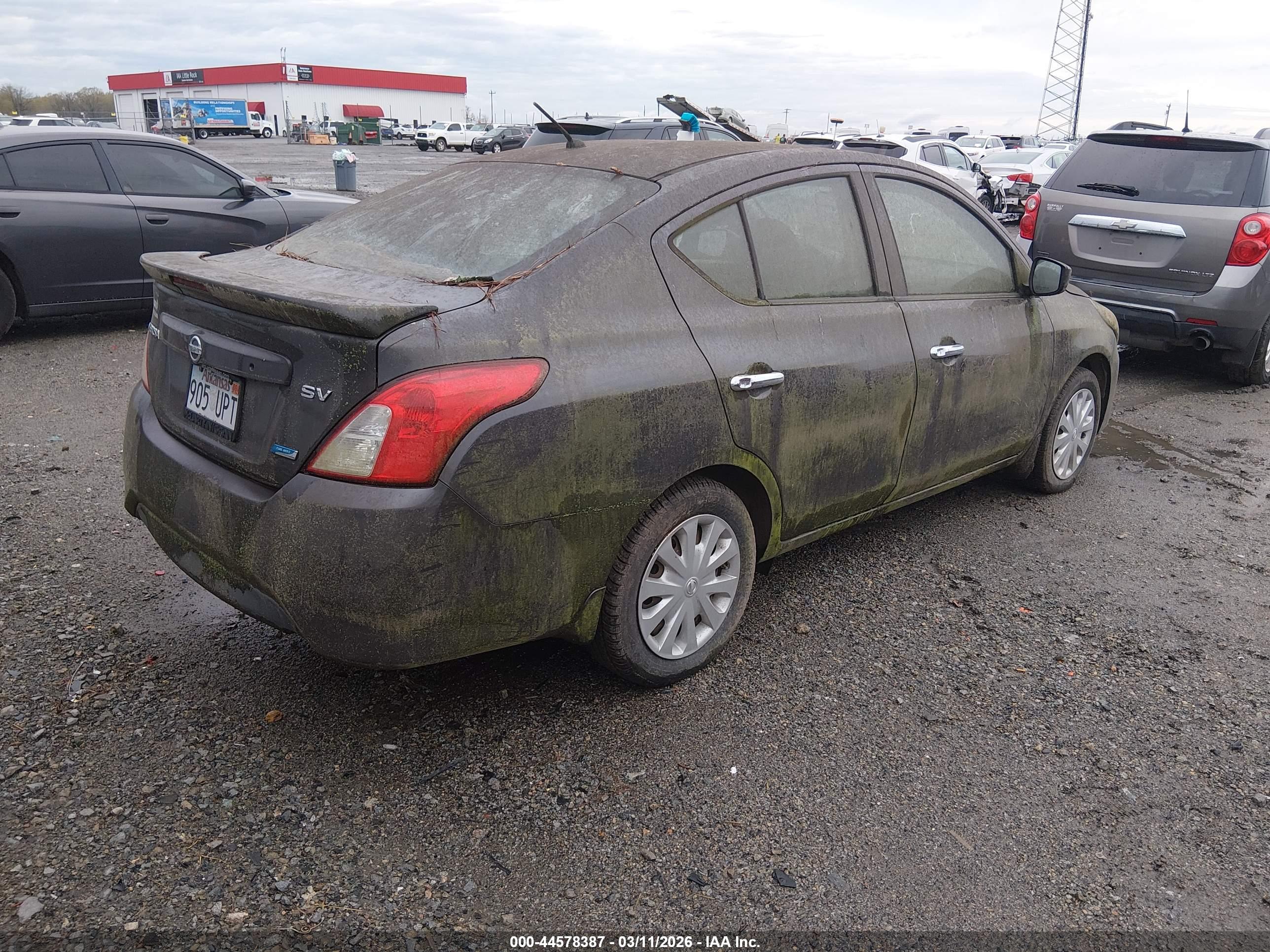 NISSAN VERSA image 4