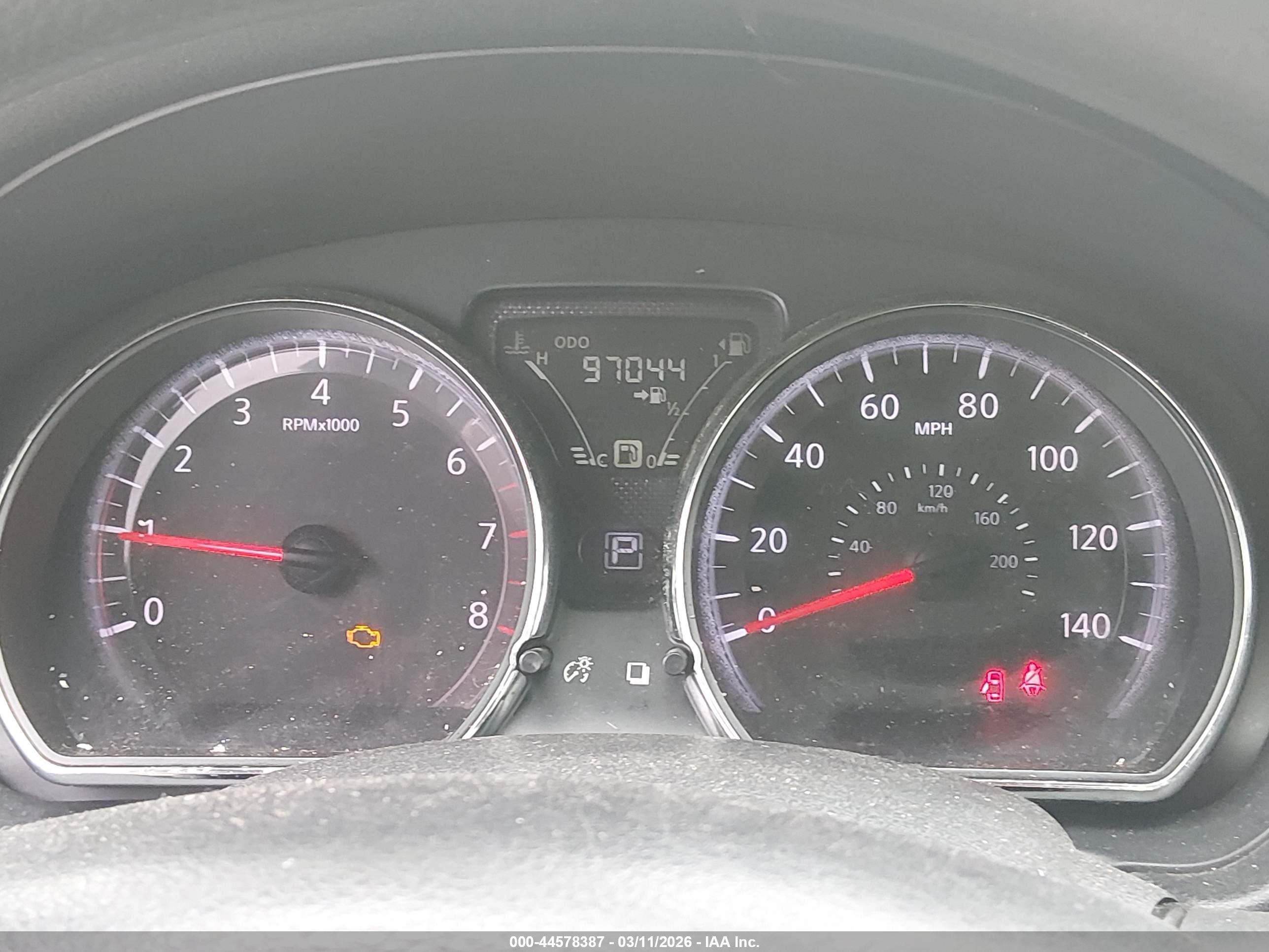 NISSAN VERSA image 7