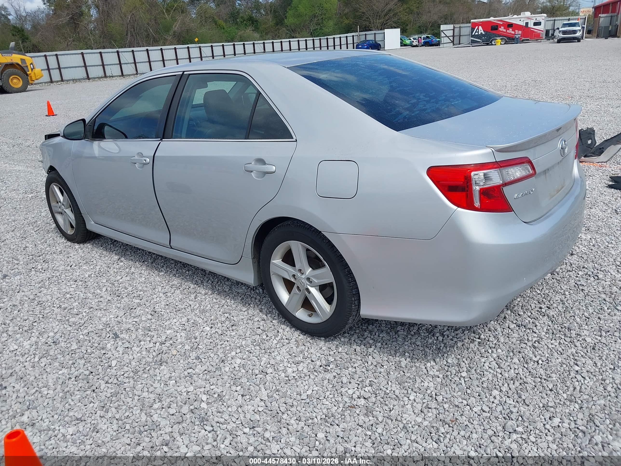 TOYOTA CAMRY image 3