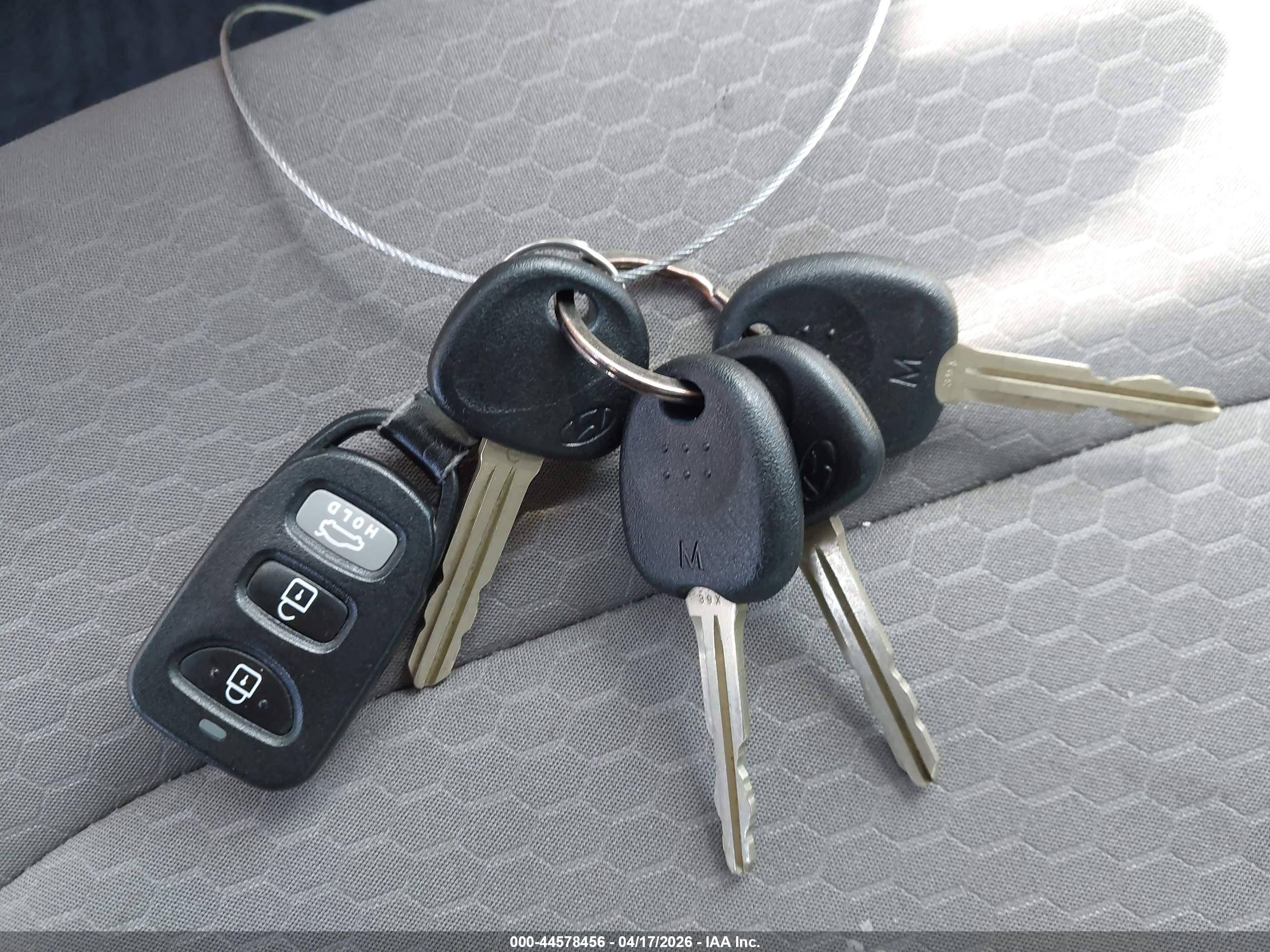 HYUNDAI ELANTRA image 11