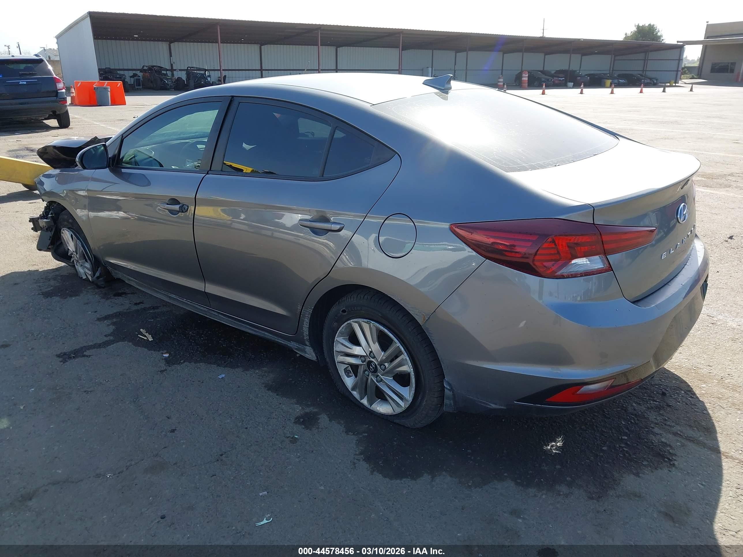 HYUNDAI ELANTRA image 3