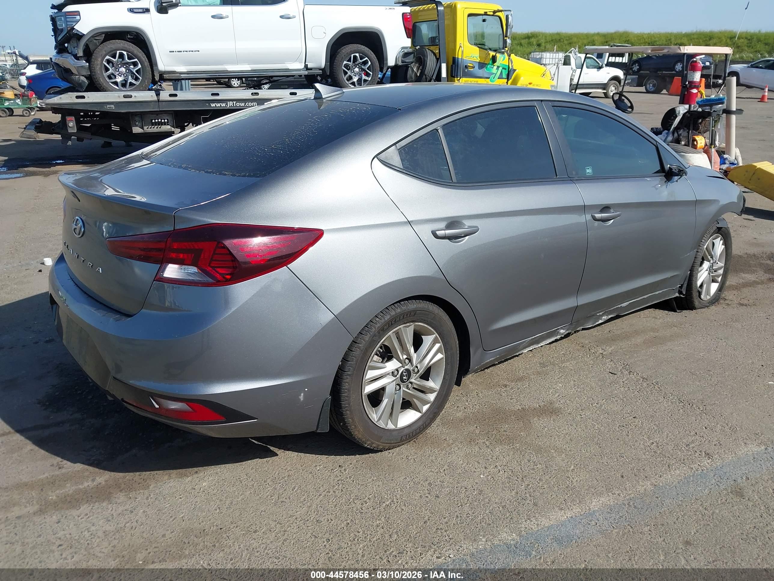 HYUNDAI ELANTRA image 4