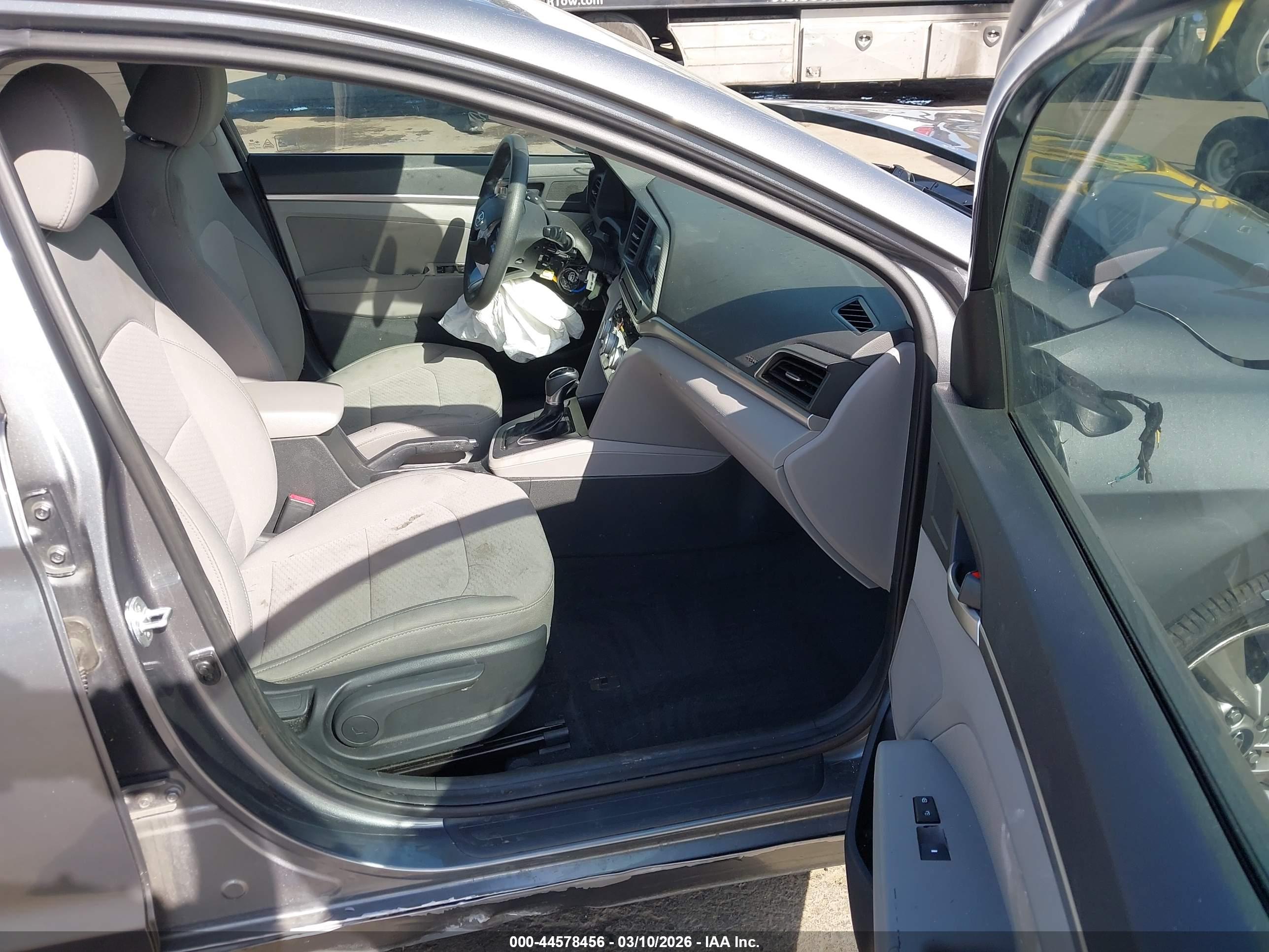 HYUNDAI ELANTRA image 5