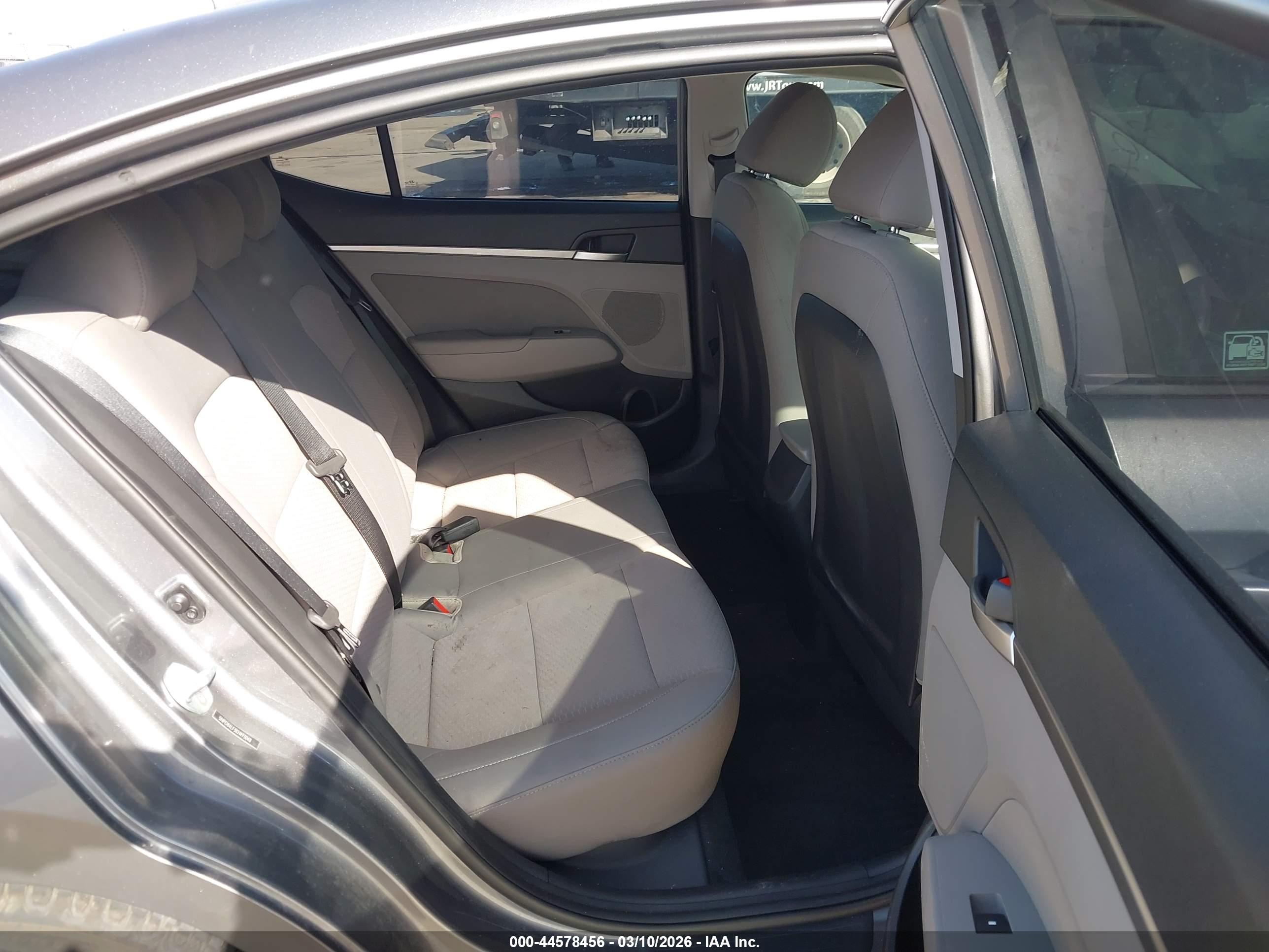 HYUNDAI ELANTRA image 8