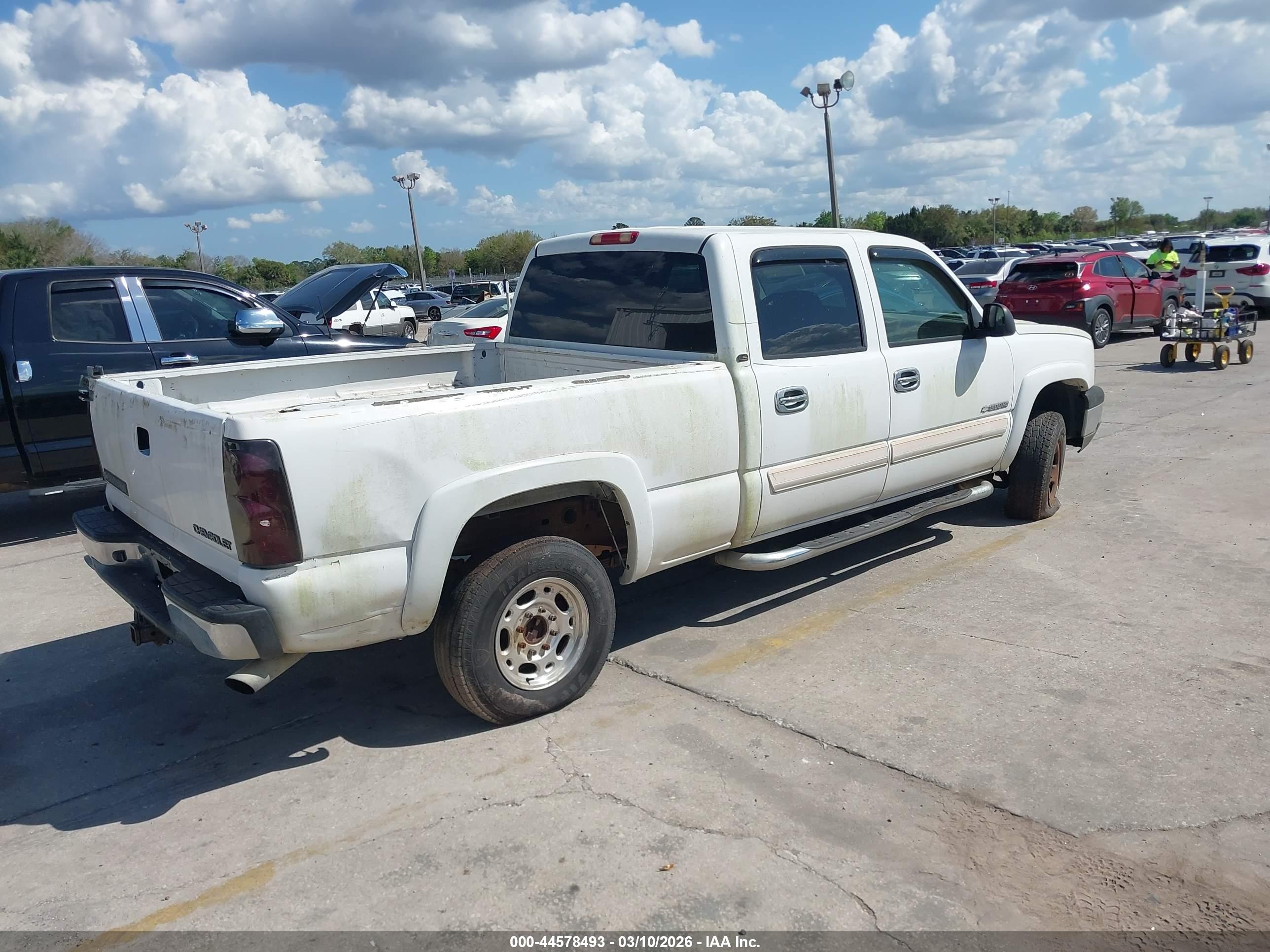 CHEVROLET SILVERADO image 4
