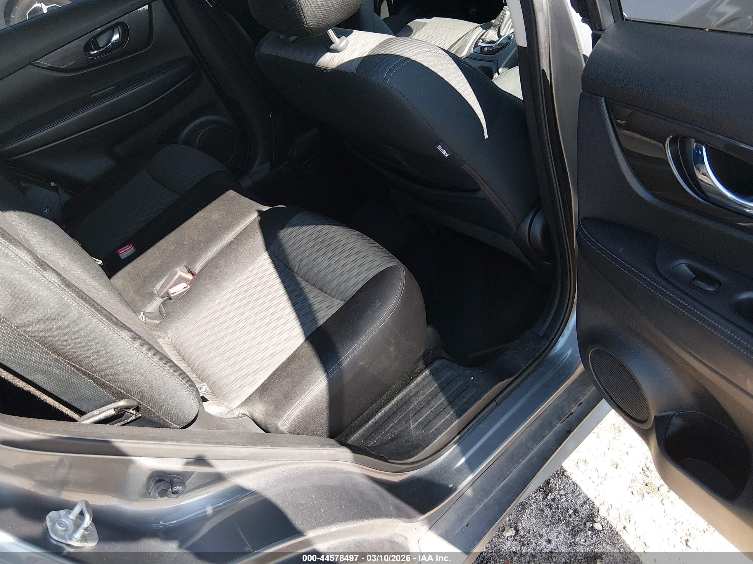 NISSAN ROGUE image 8