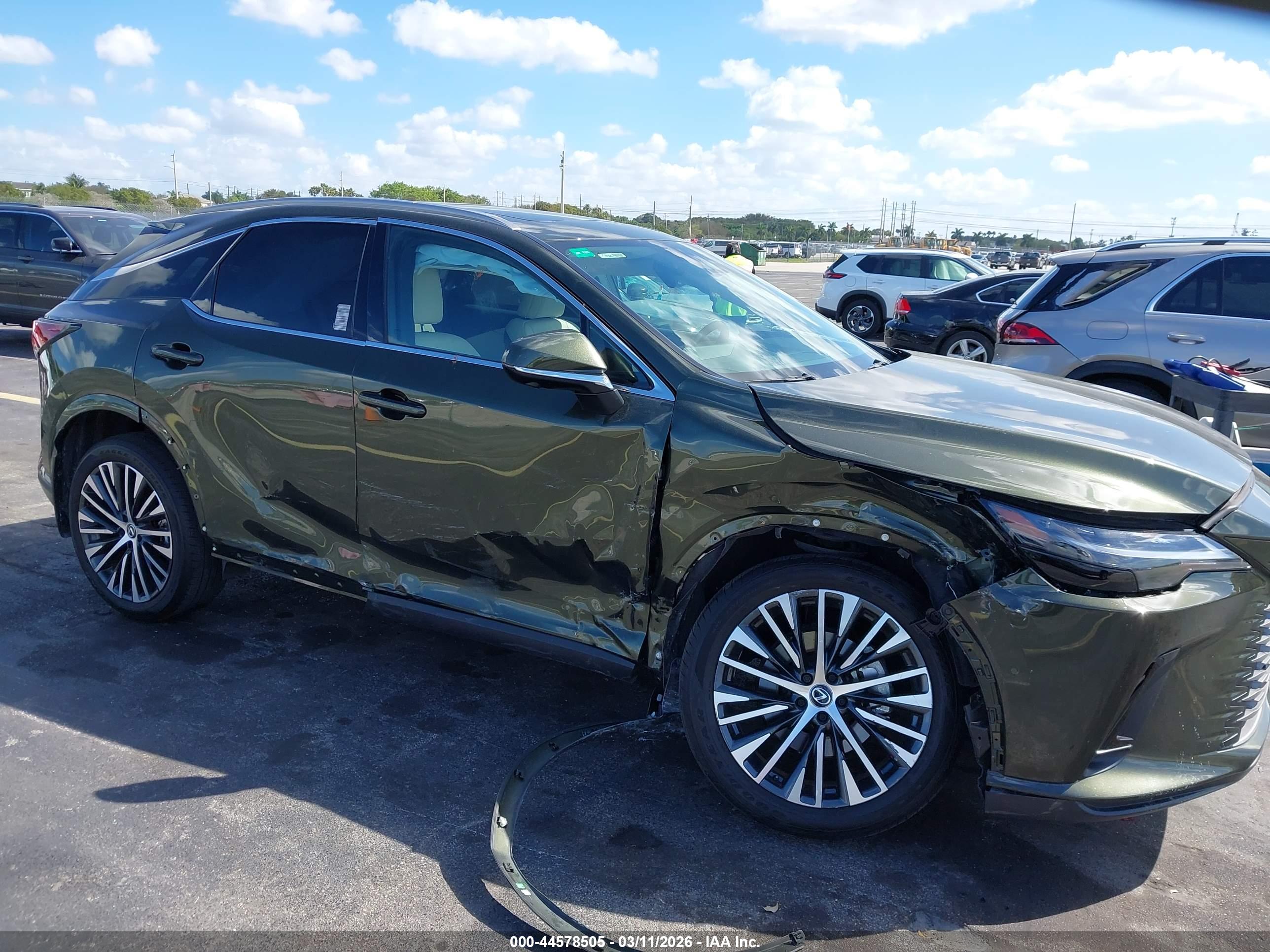 LEXUS RX image 6