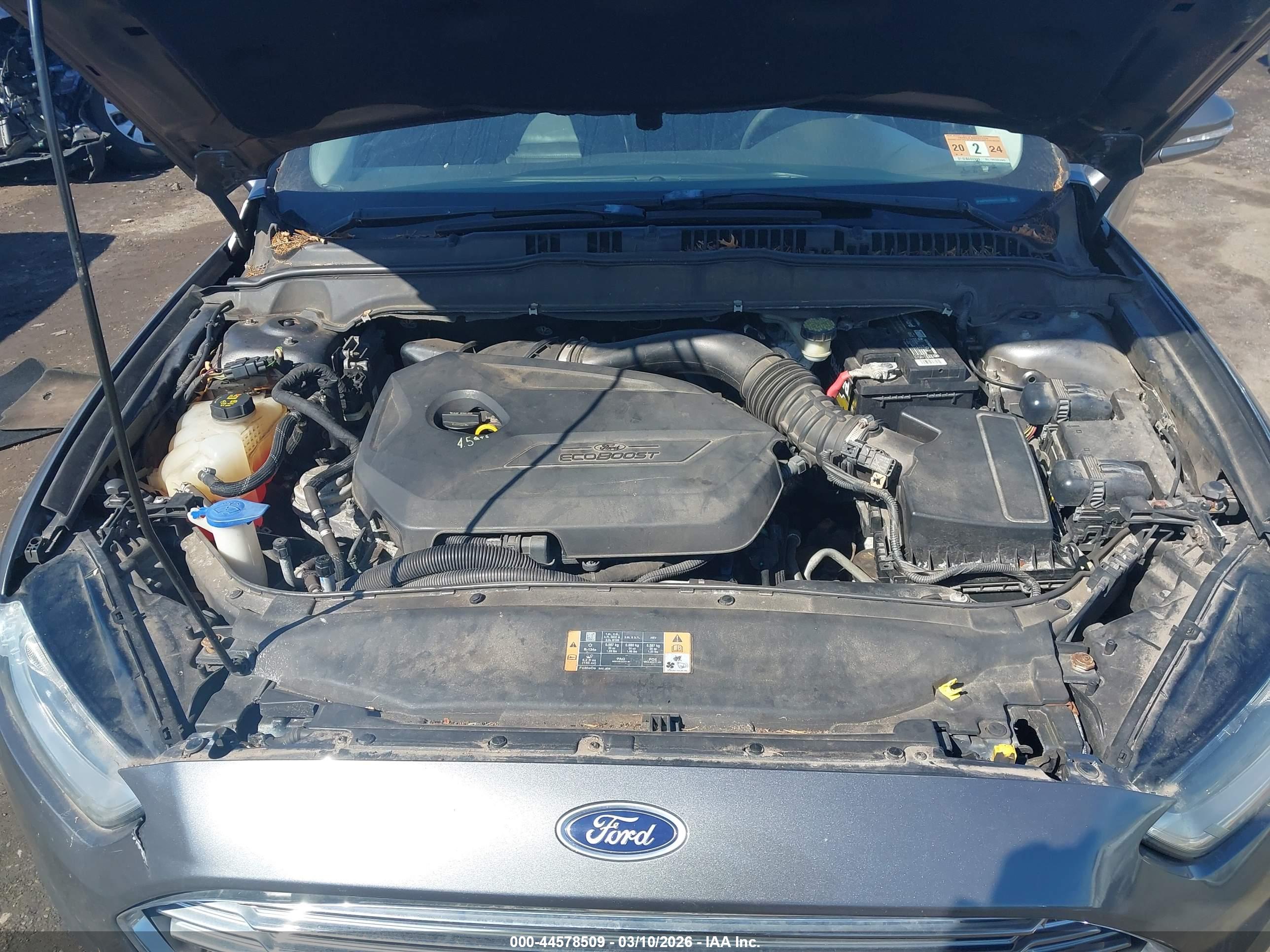 FORD FUSION image 10