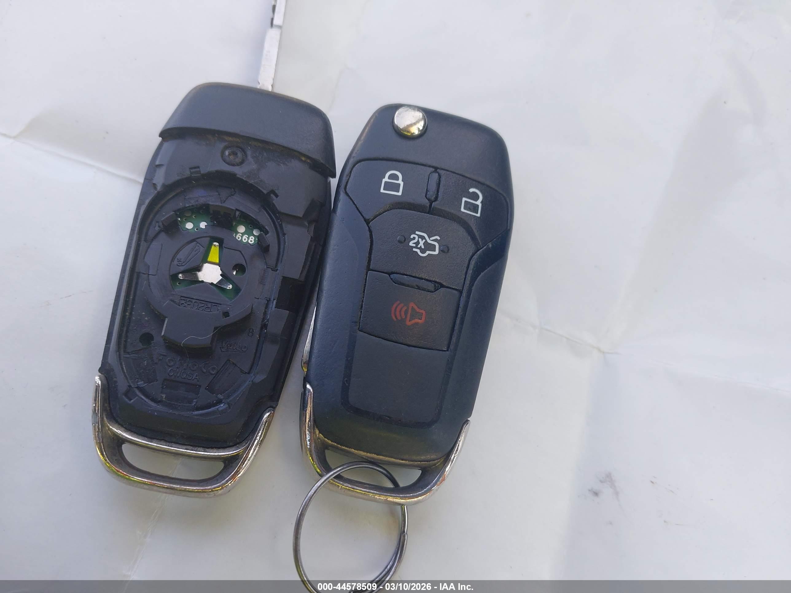 FORD FUSION image 11