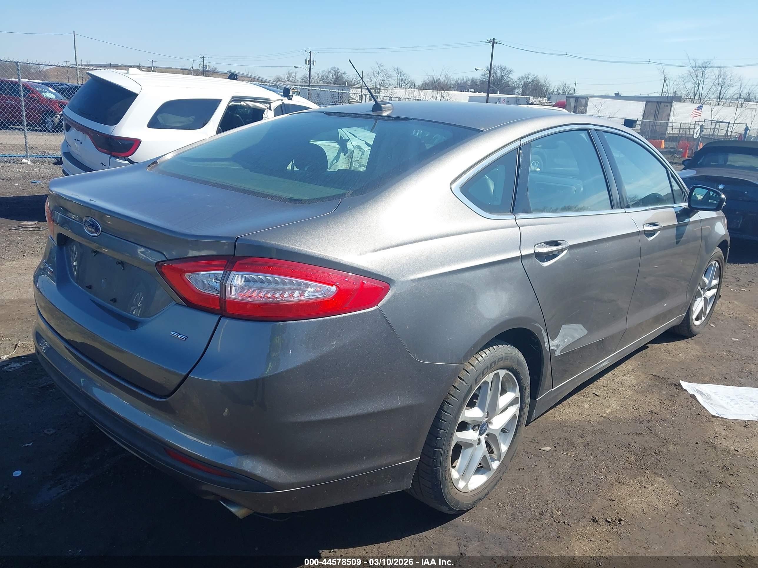 FORD FUSION image 4