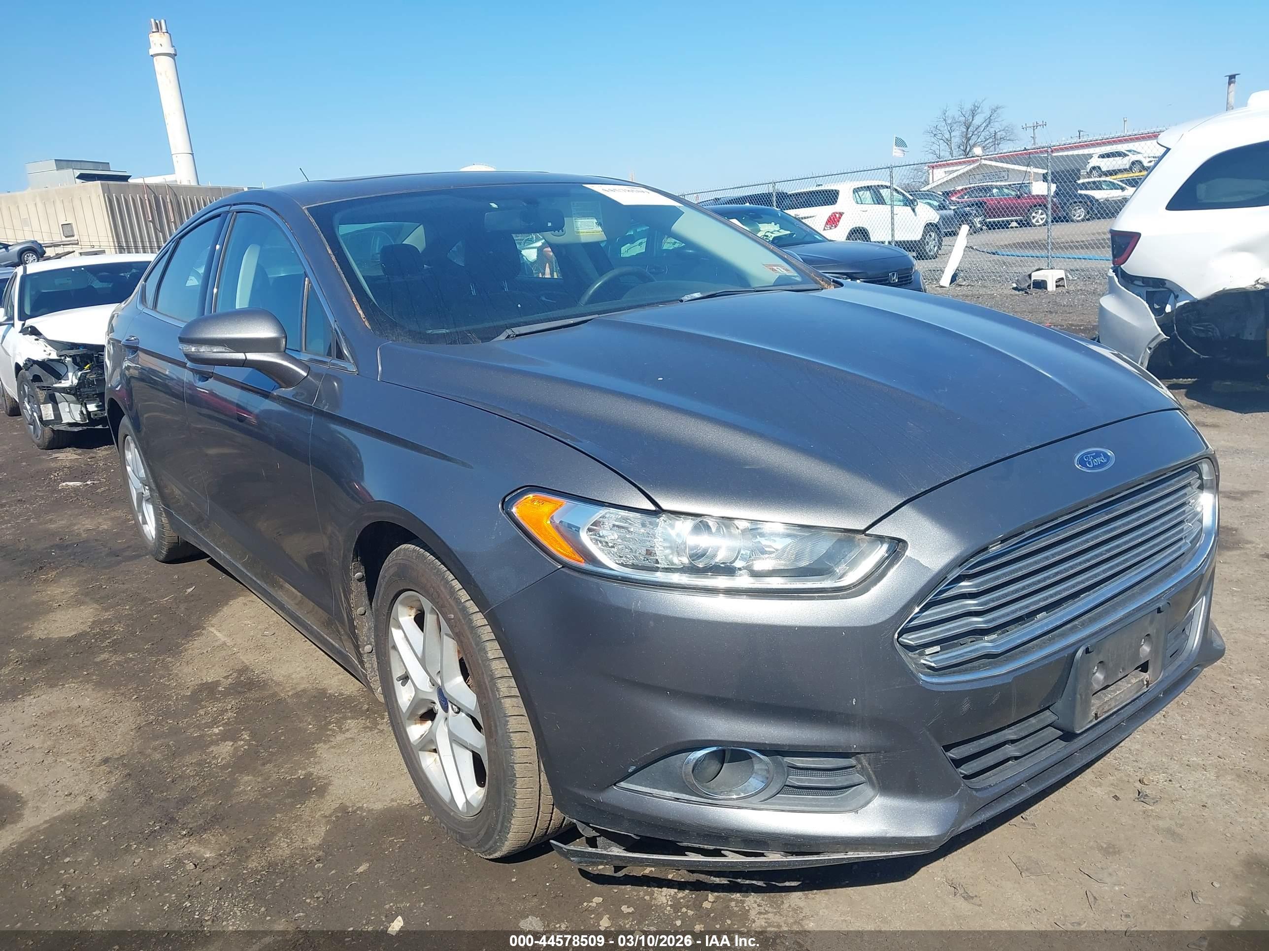 FORD FUSION image 6
