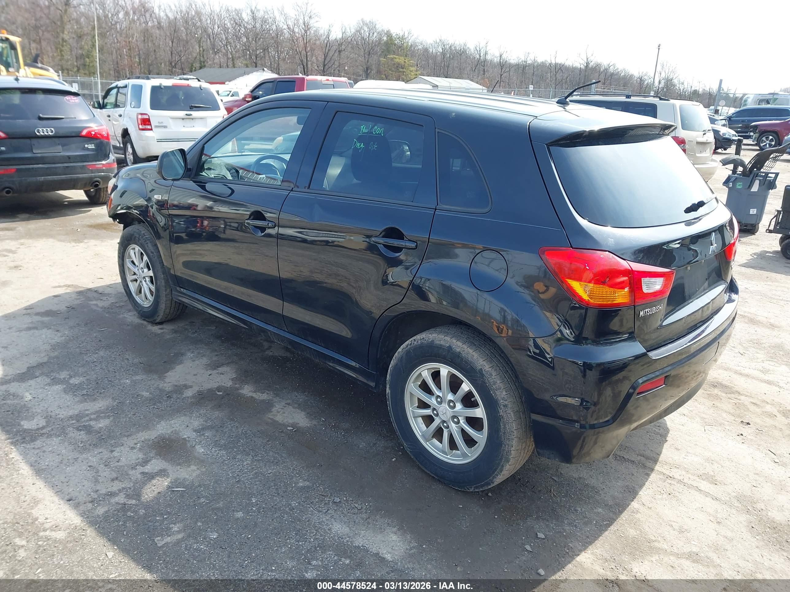 MITSUBISHI OUTLANDER image 3