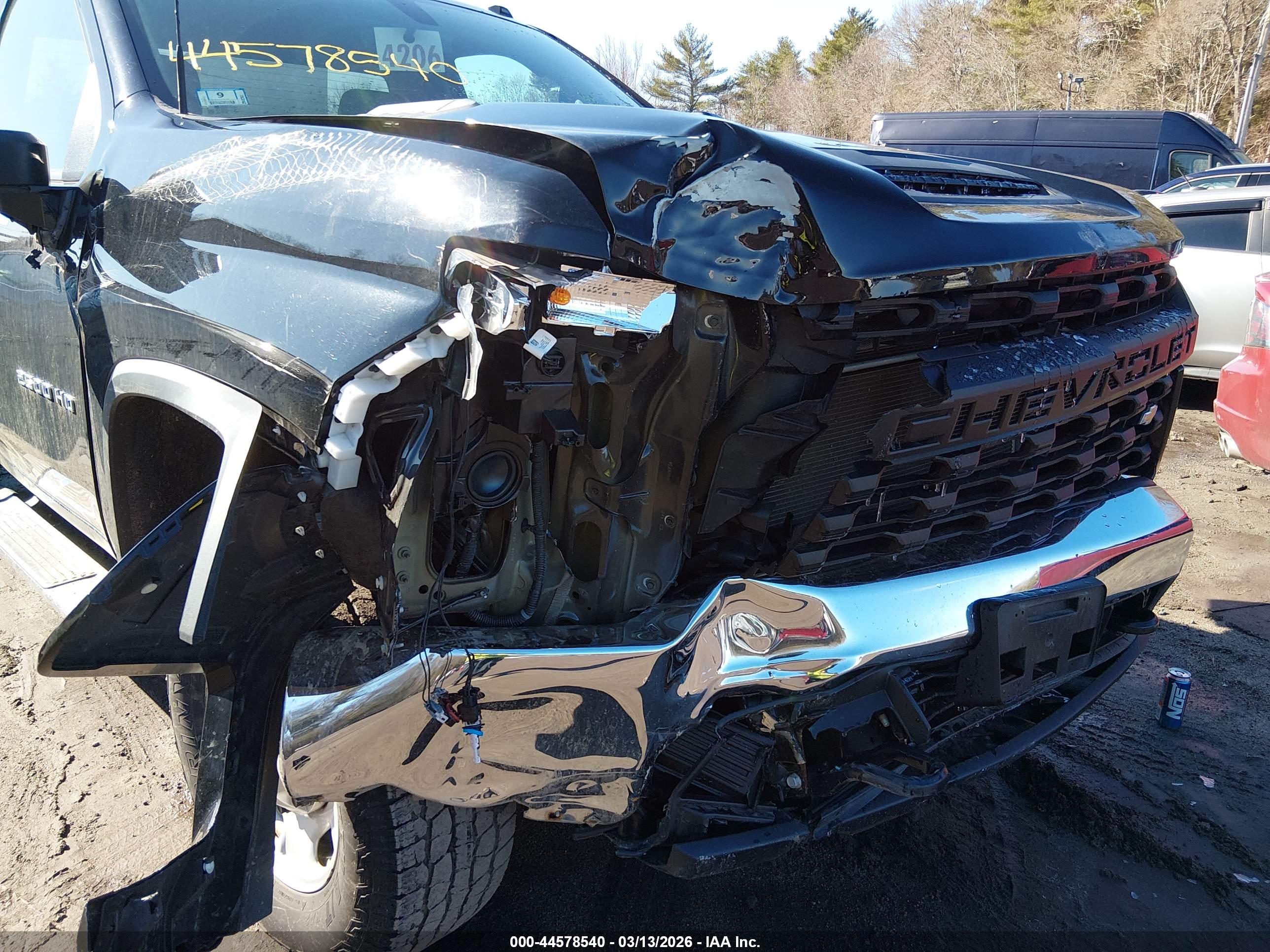 CHEVROLET SILVERADO image 6