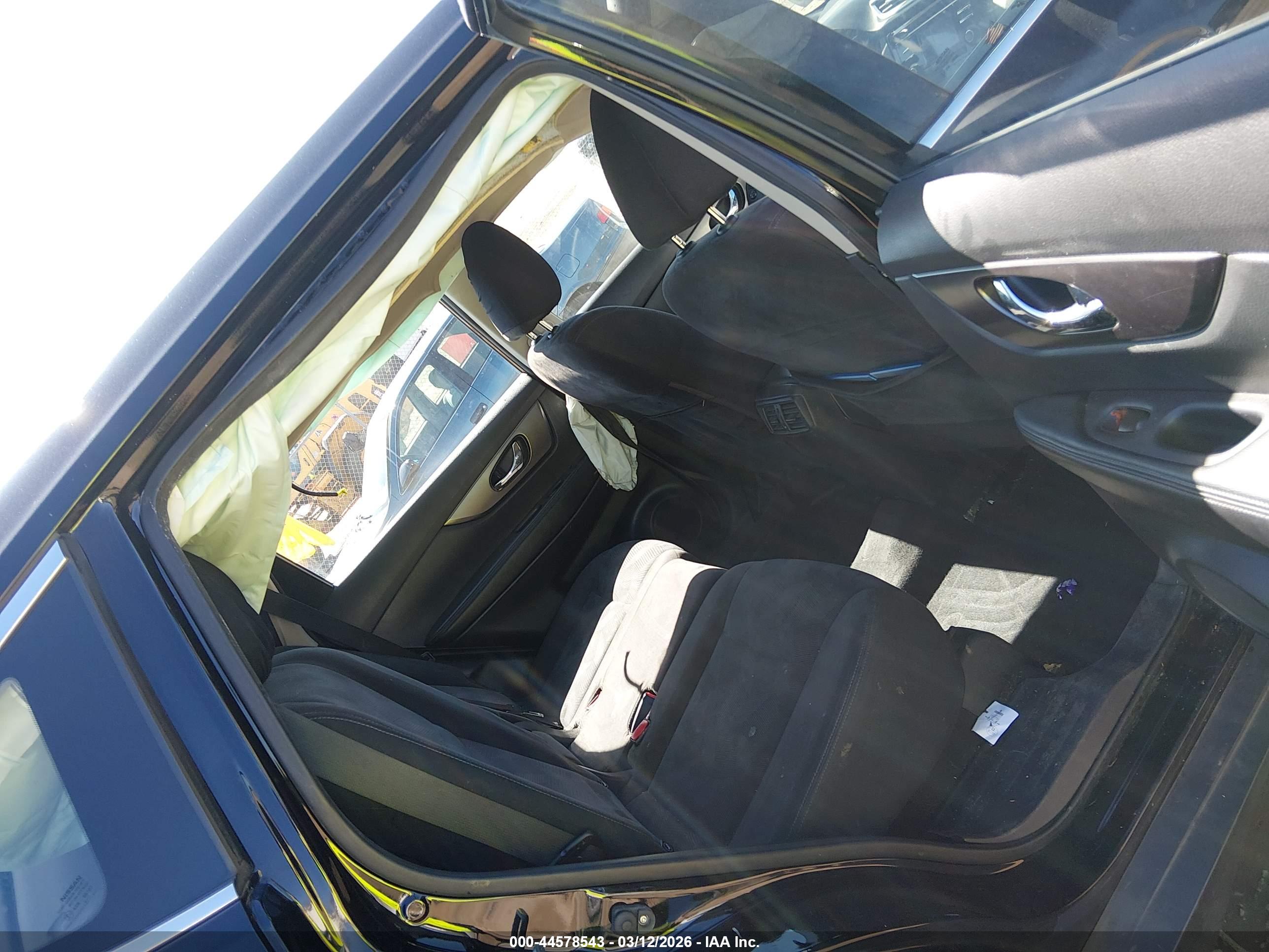 NISSAN ROGUE image 8