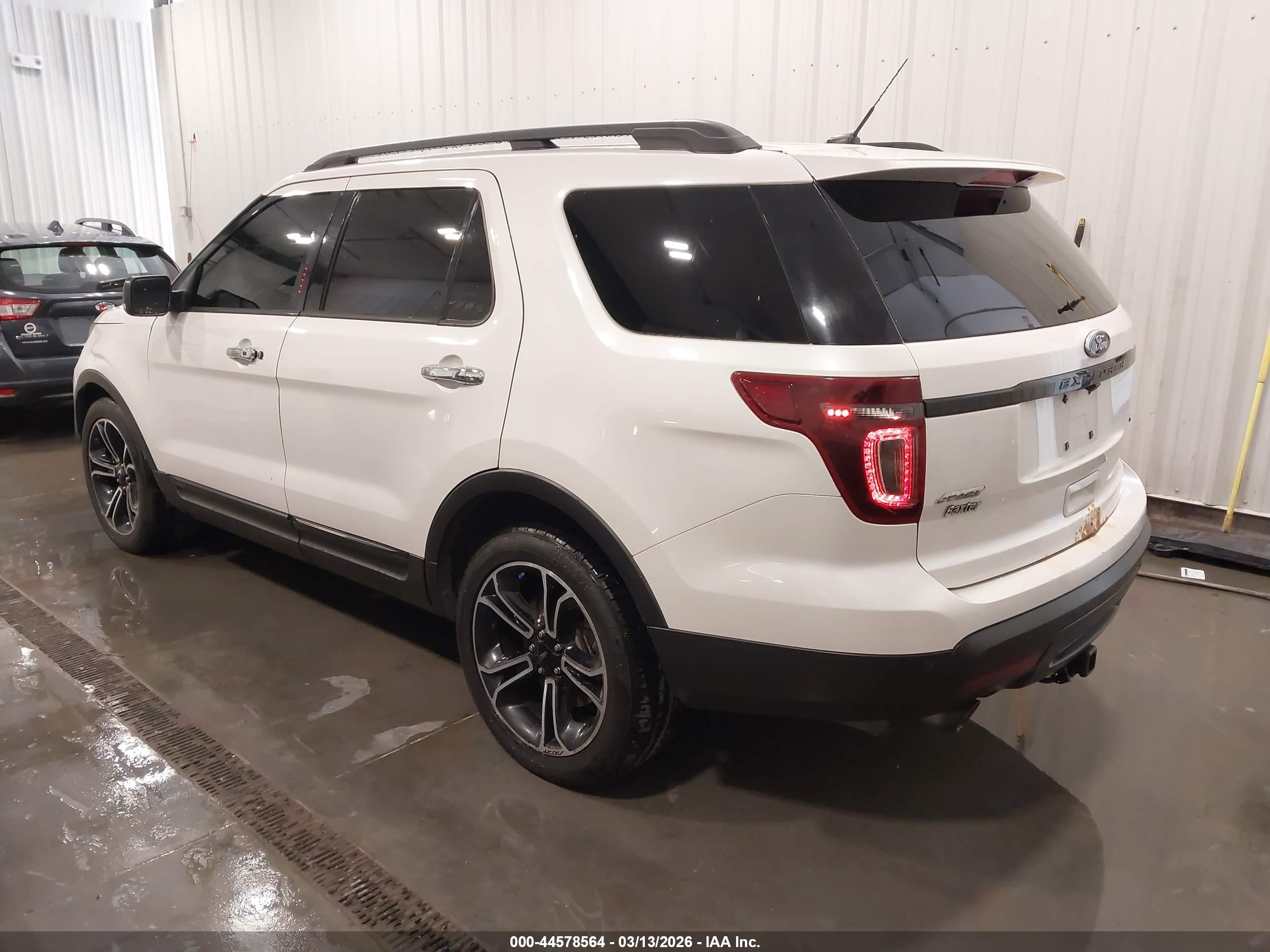 FORD EXPLORER image 3