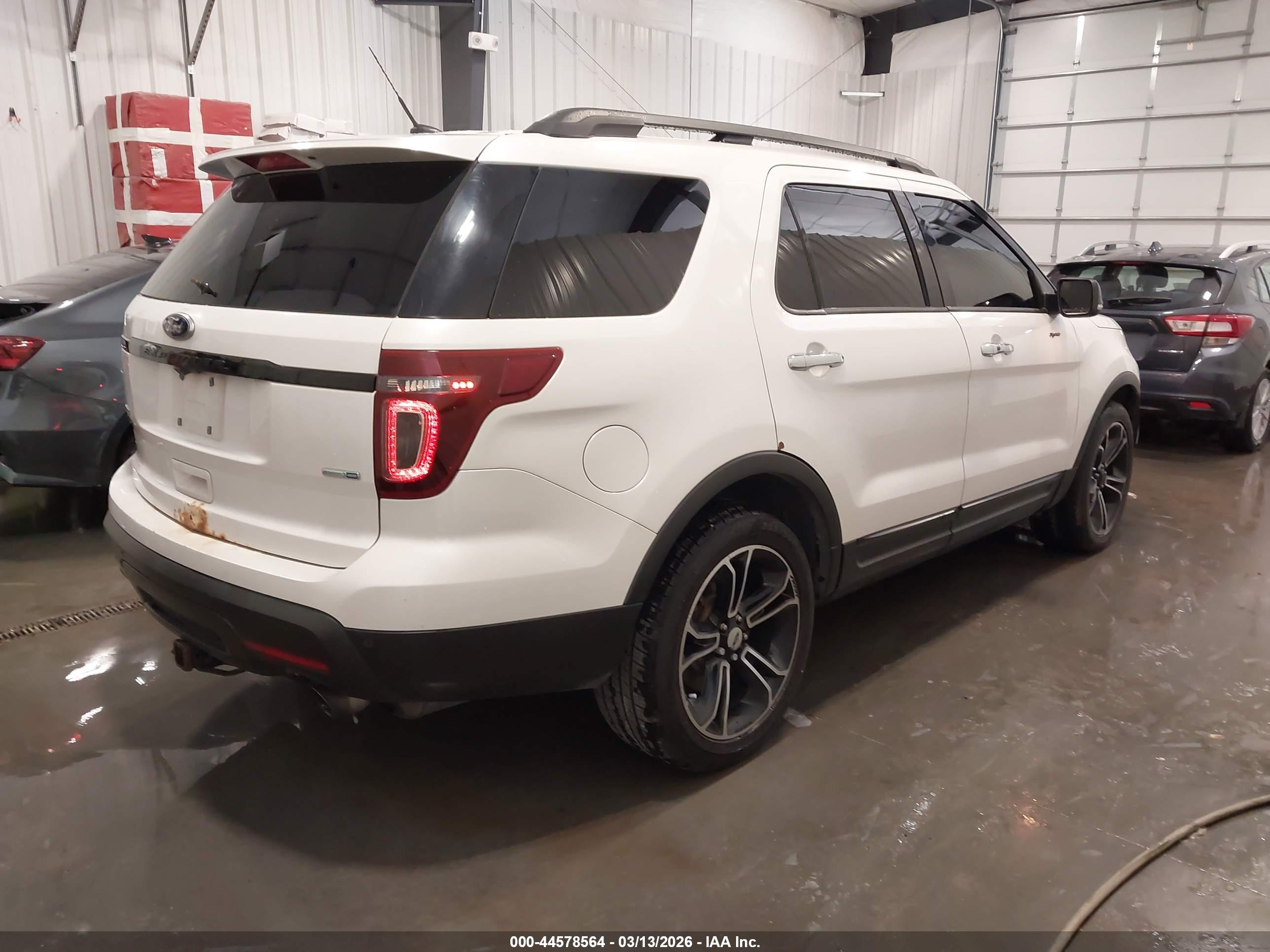FORD EXPLORER image 4