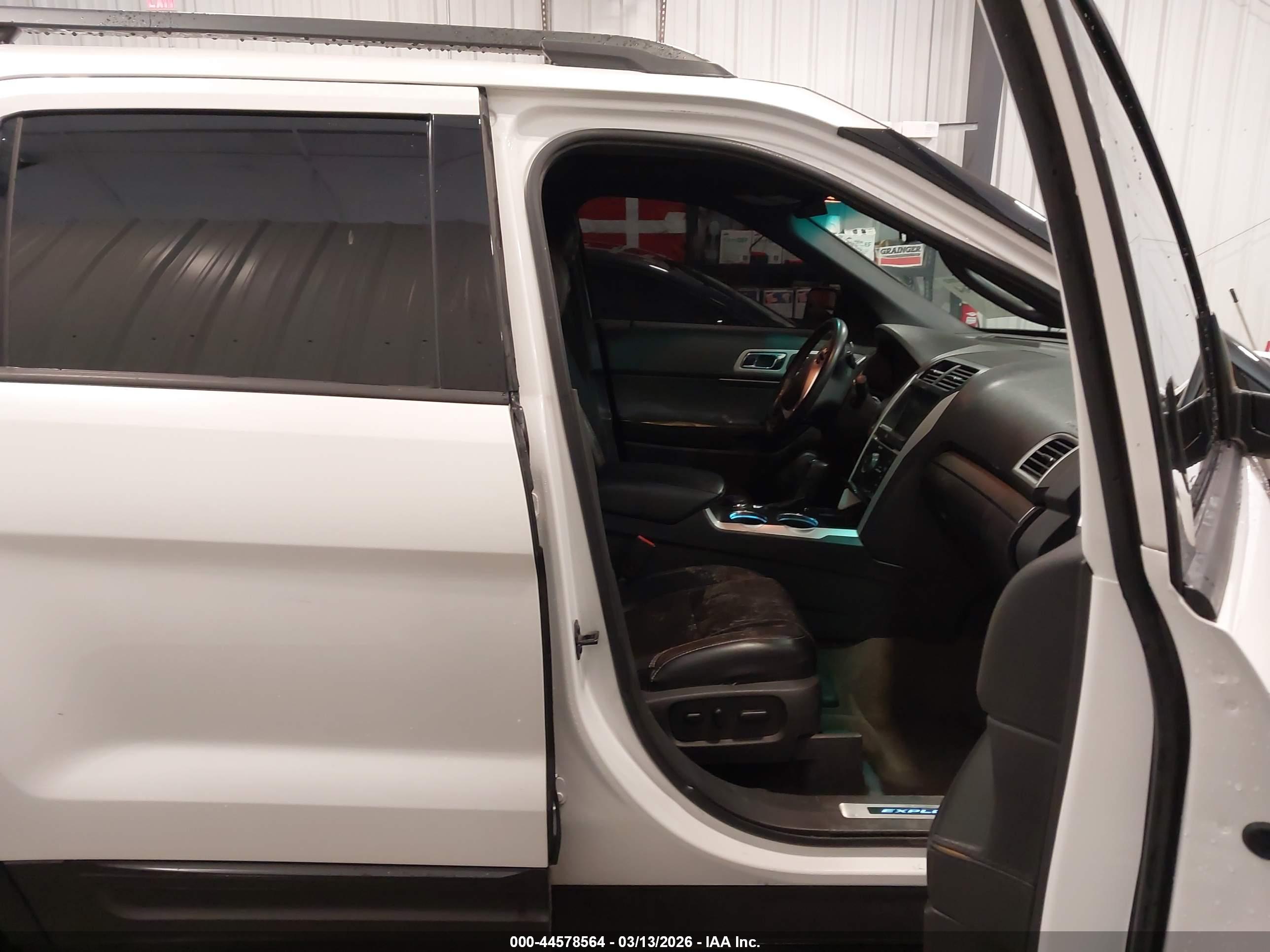 FORD EXPLORER image 5