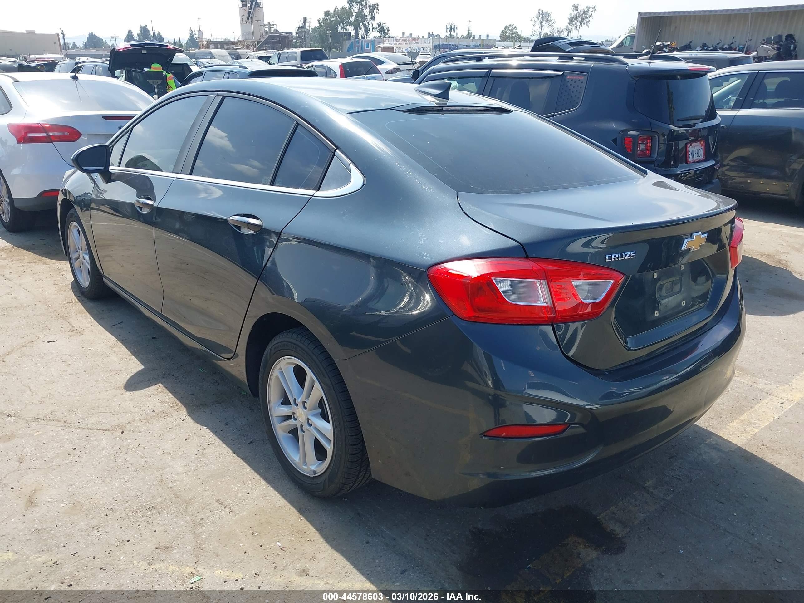 CHEVROLET CRUZE image 3