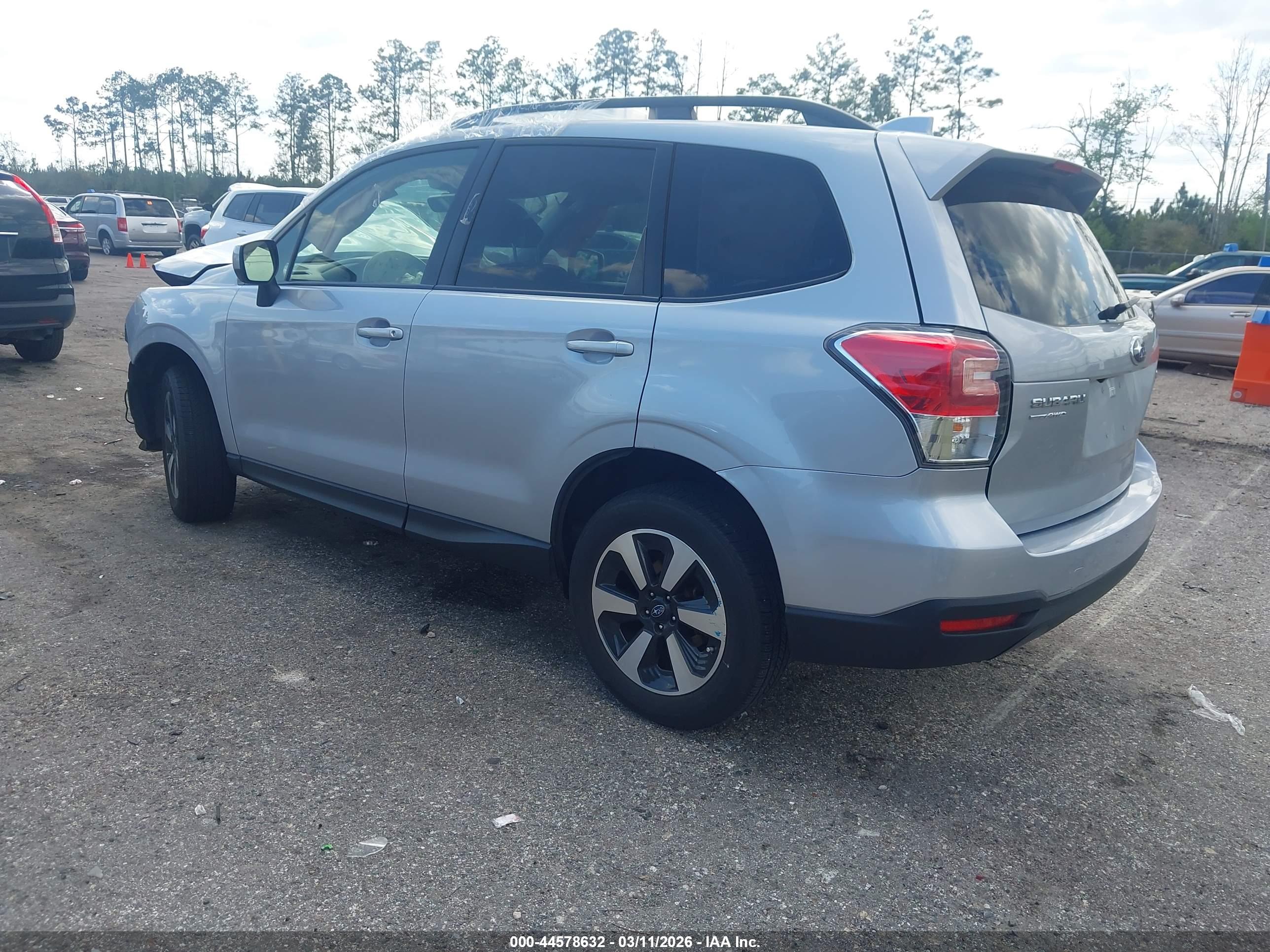 SUBARU FORESTER image 3