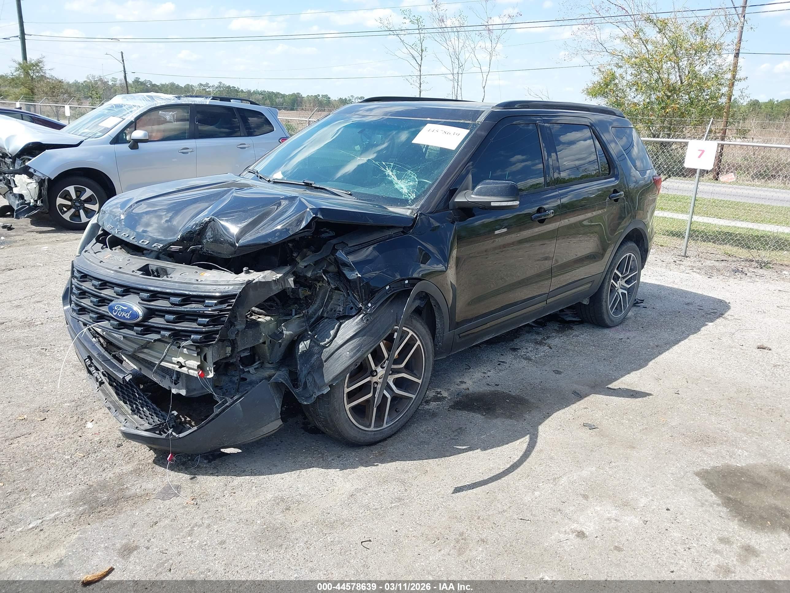 FORD EXPLORER image 2