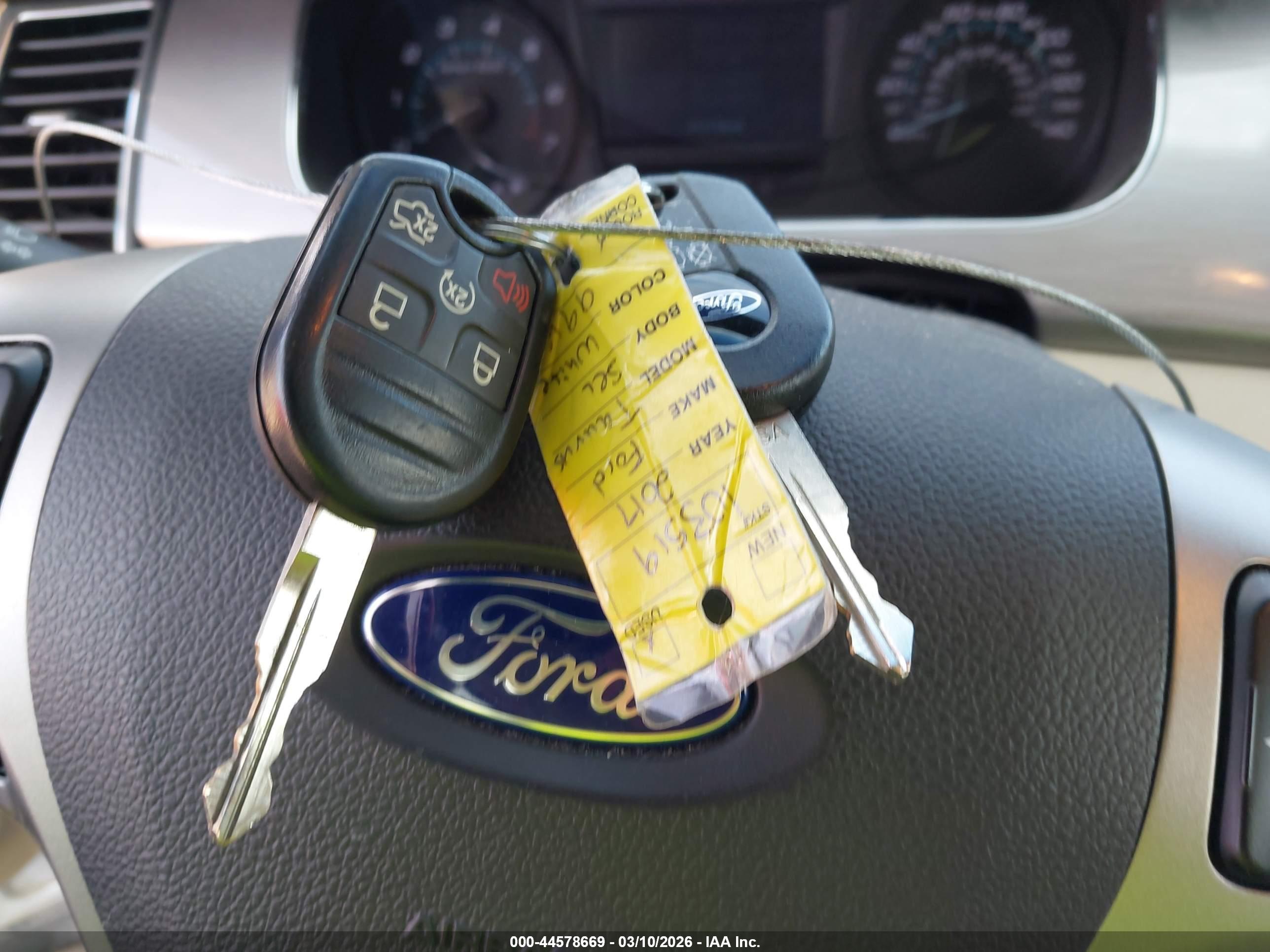 FORD TAURUS image 11