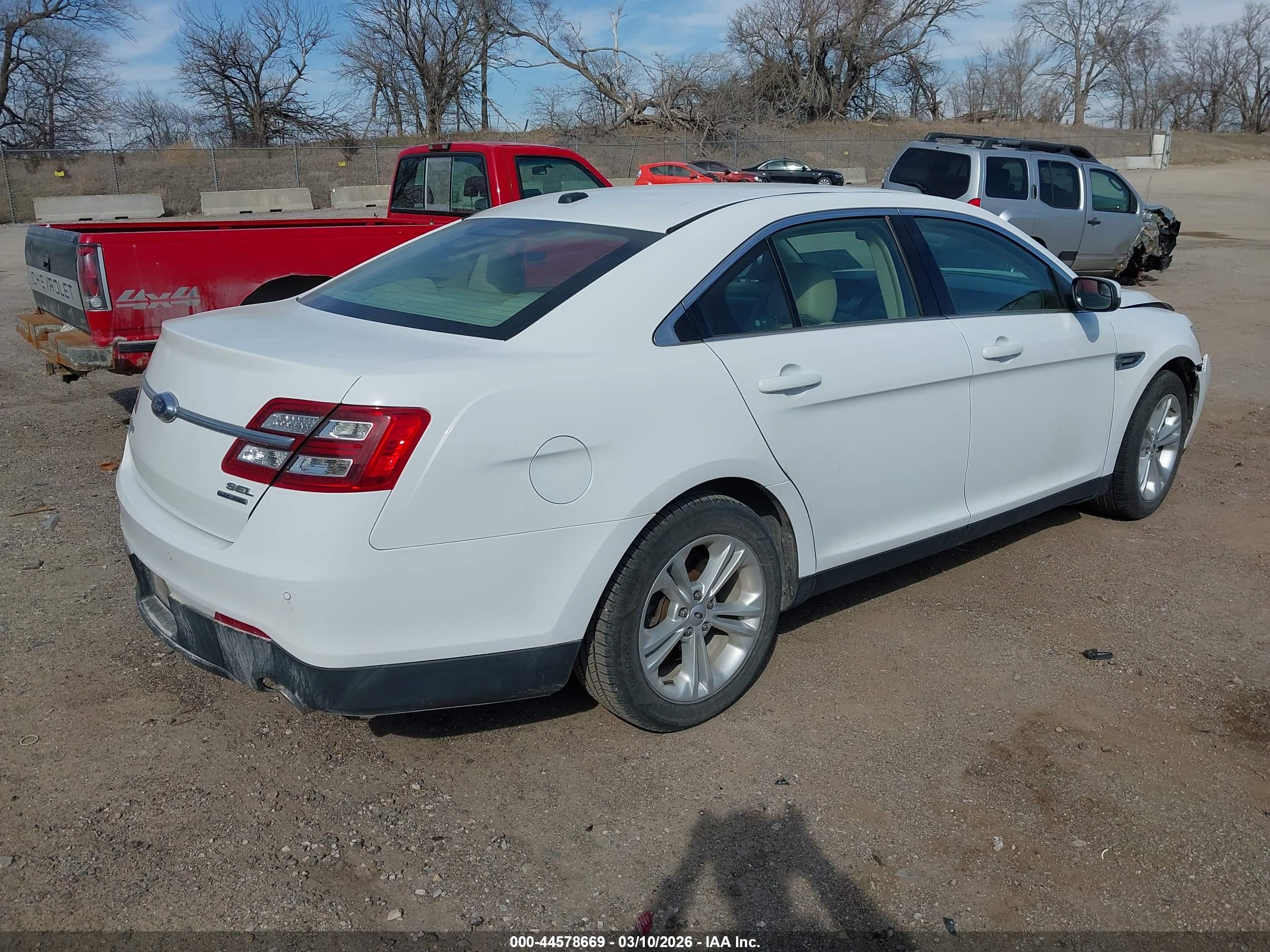 FORD TAURUS image 4