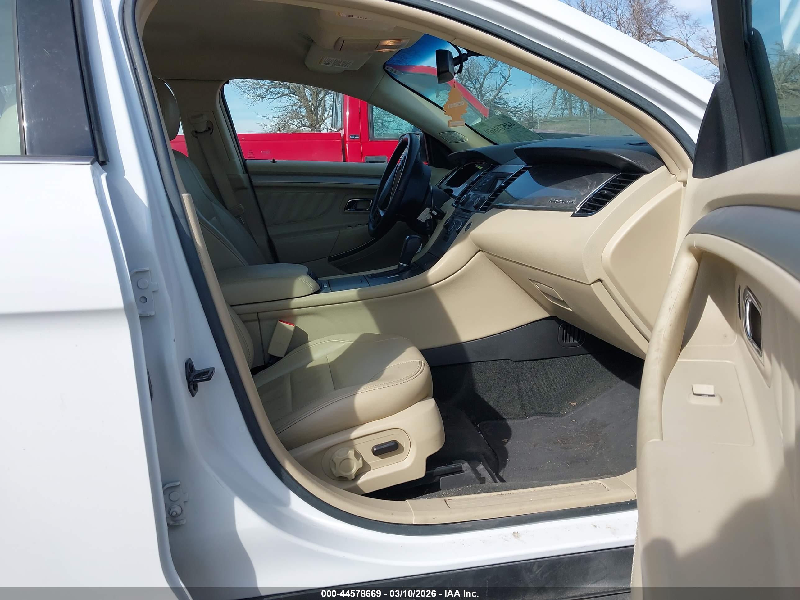 FORD TAURUS image 5