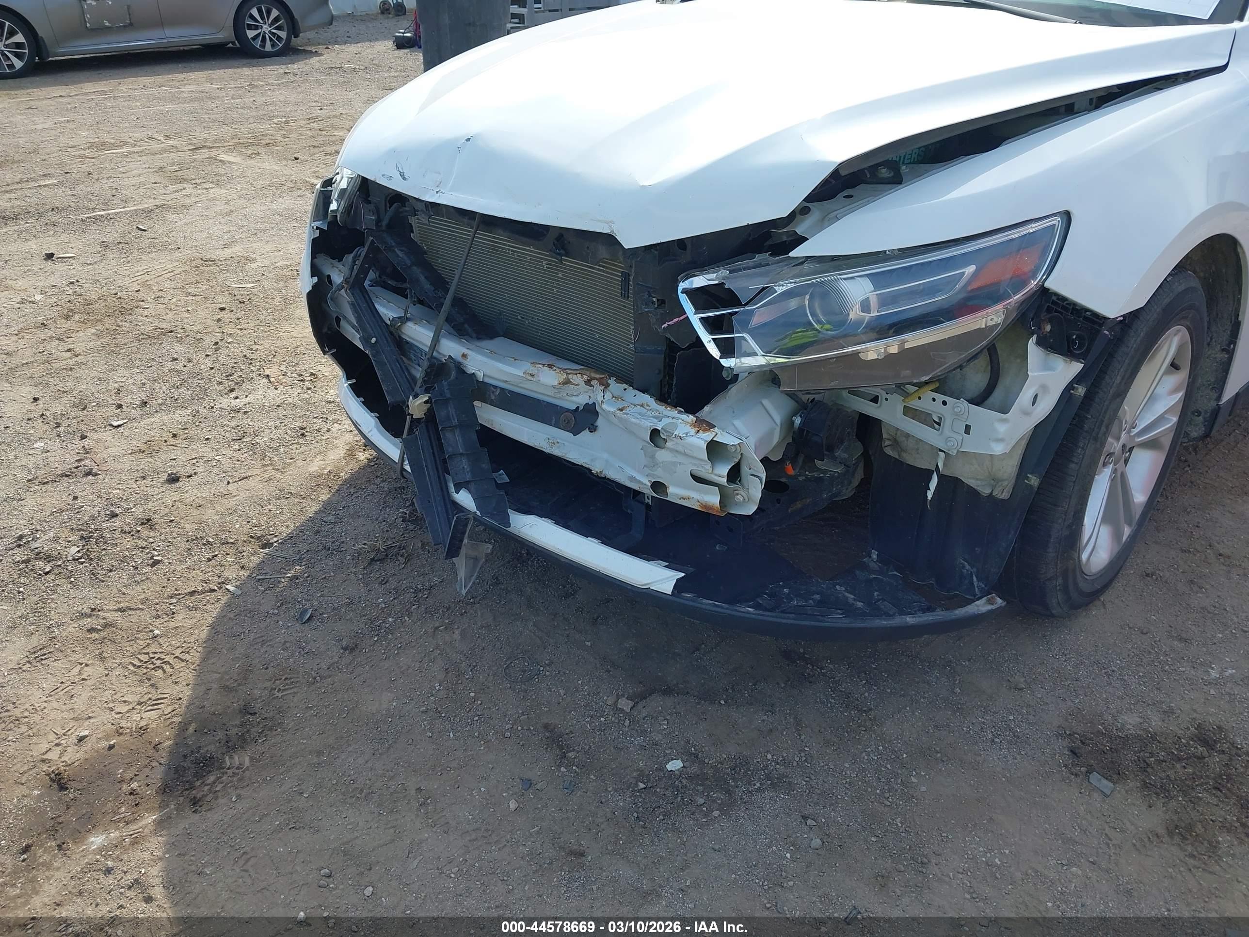 FORD TAURUS image 6