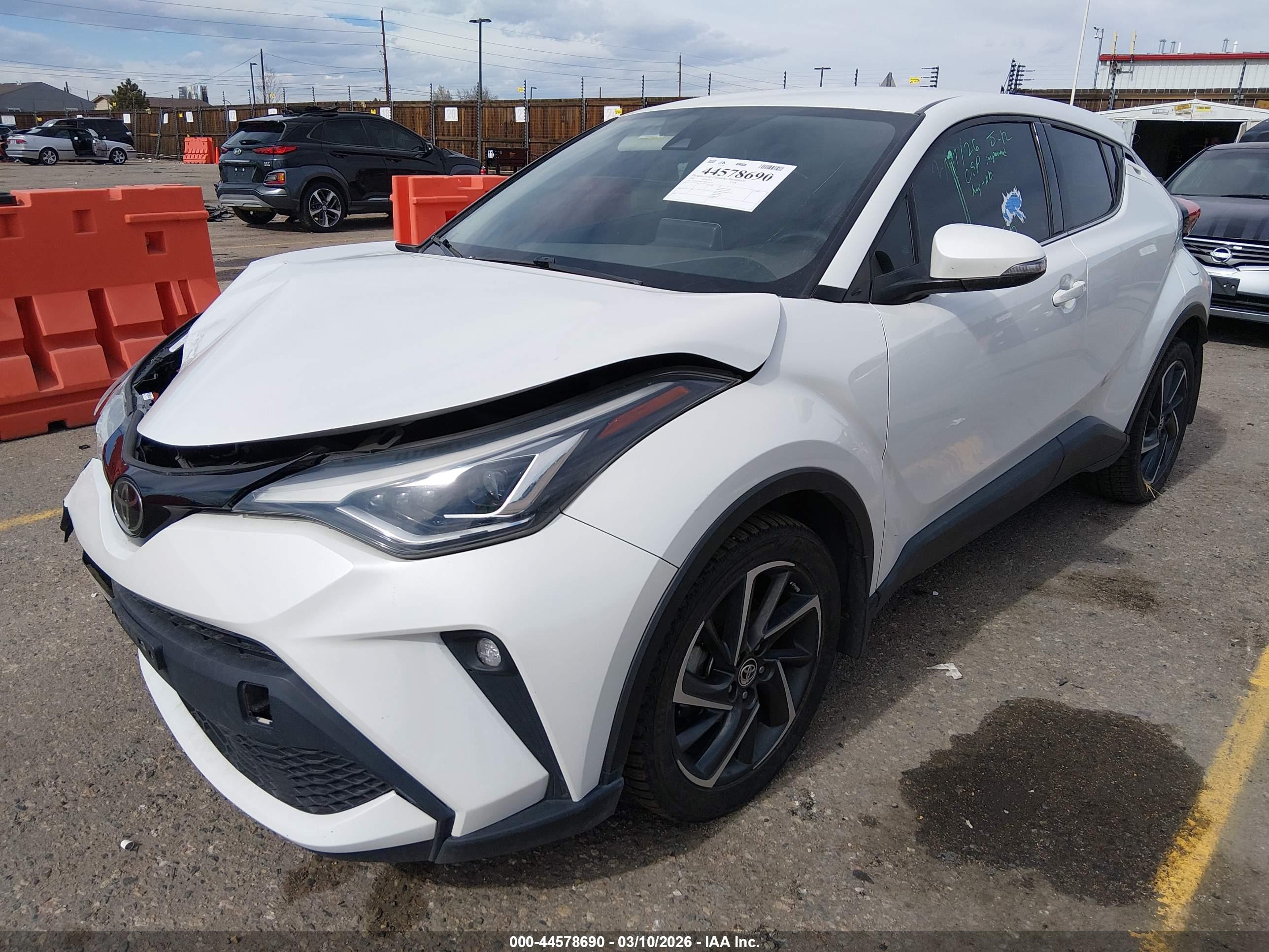 TOYOTA C-HR image 2