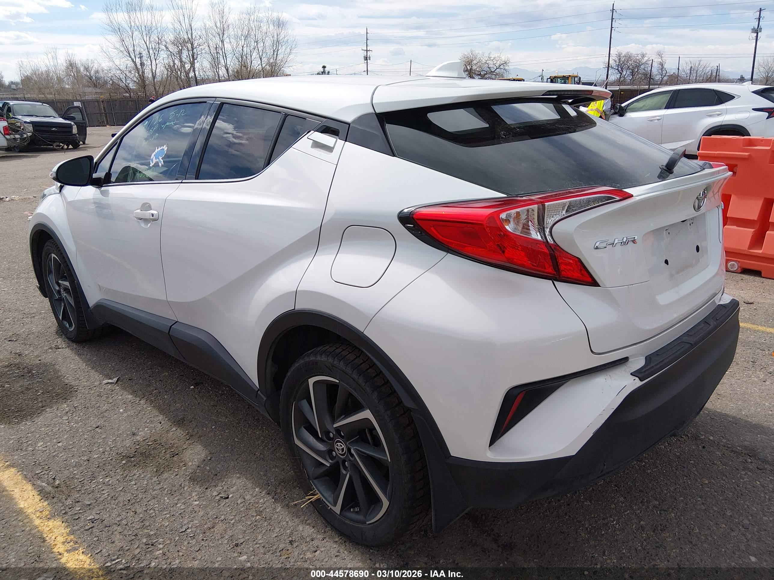 TOYOTA C-HR image 3