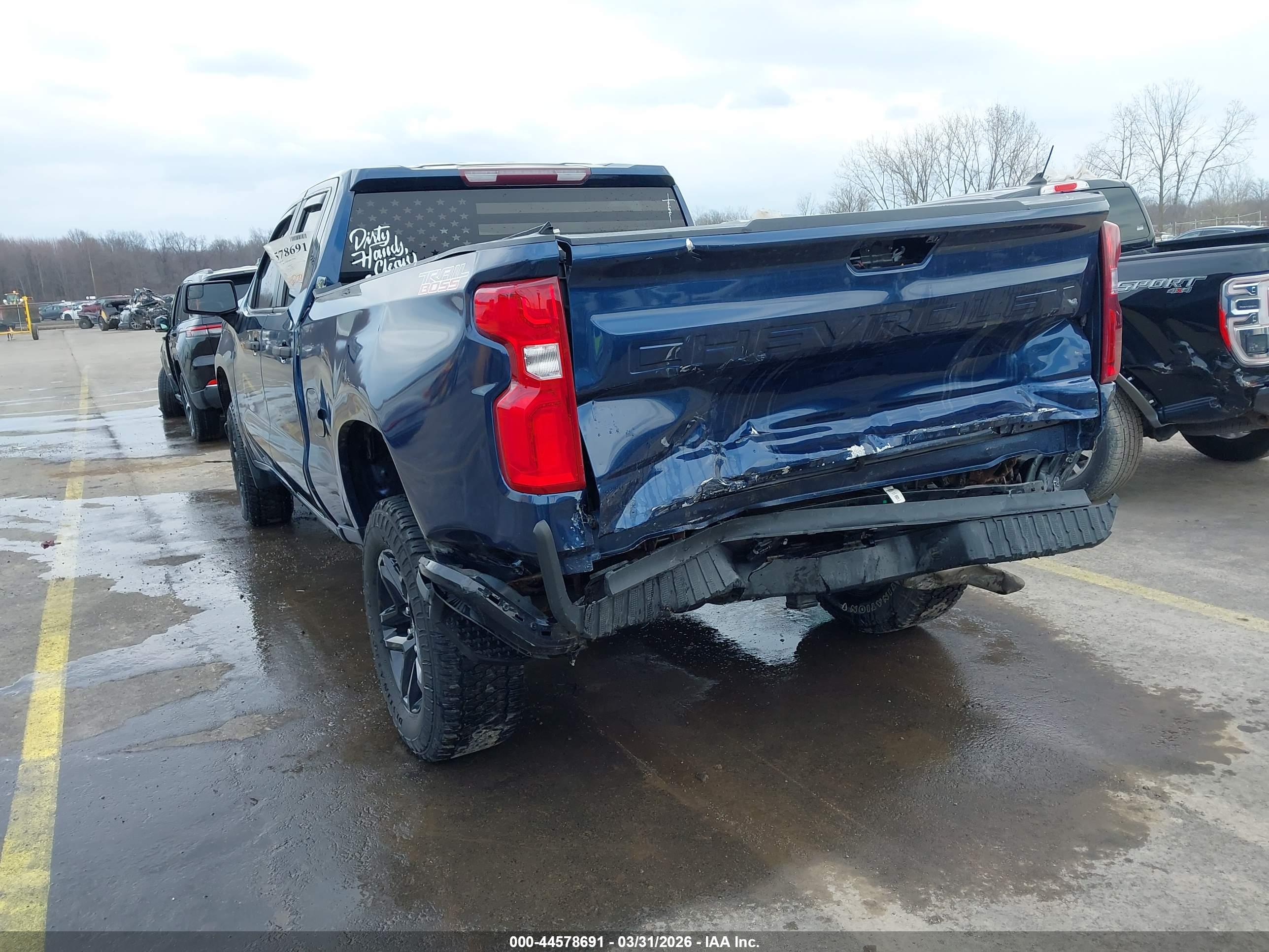 CHEVROLET SILVERADO image 3
