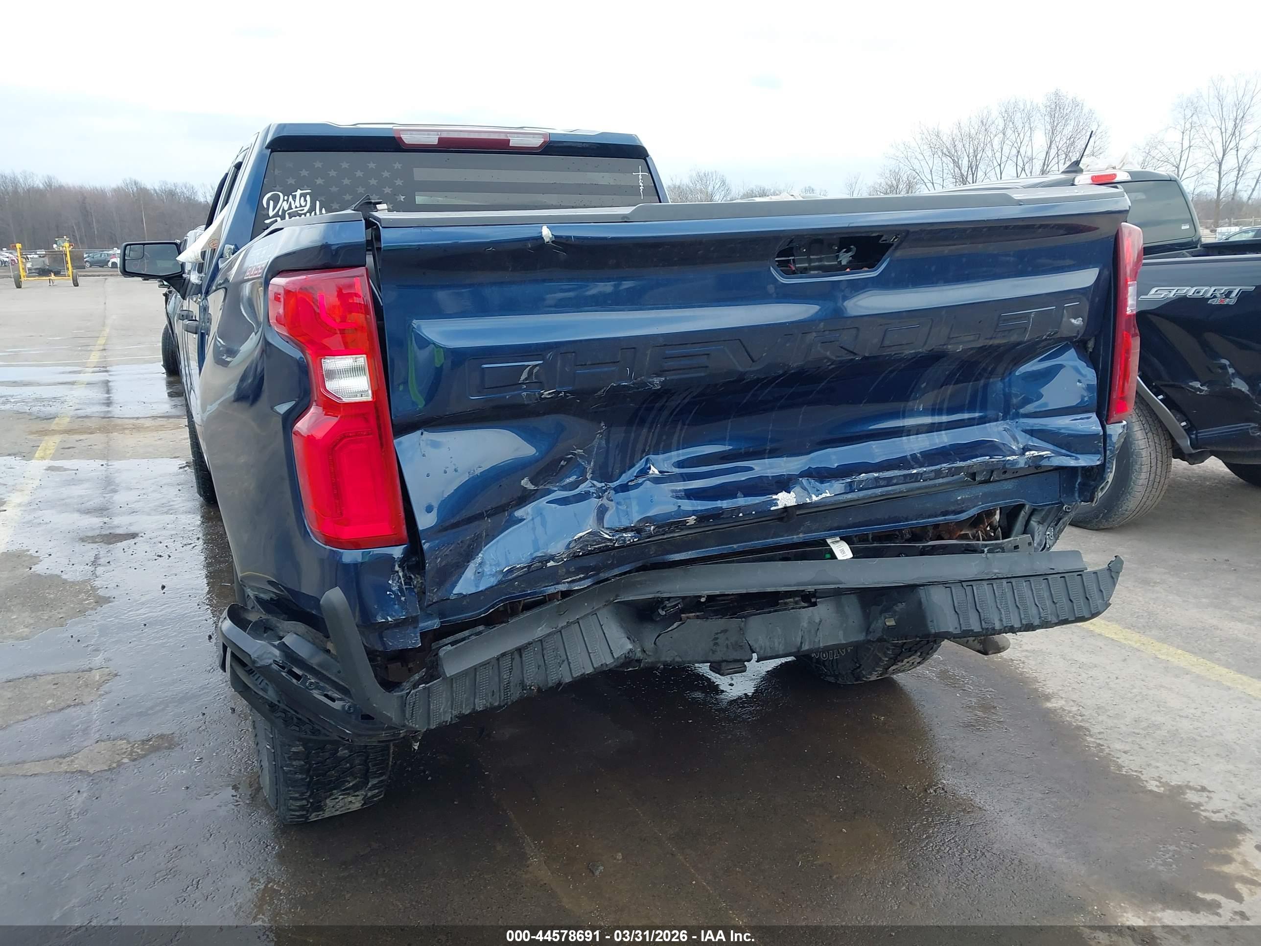 CHEVROLET SILVERADO image 6