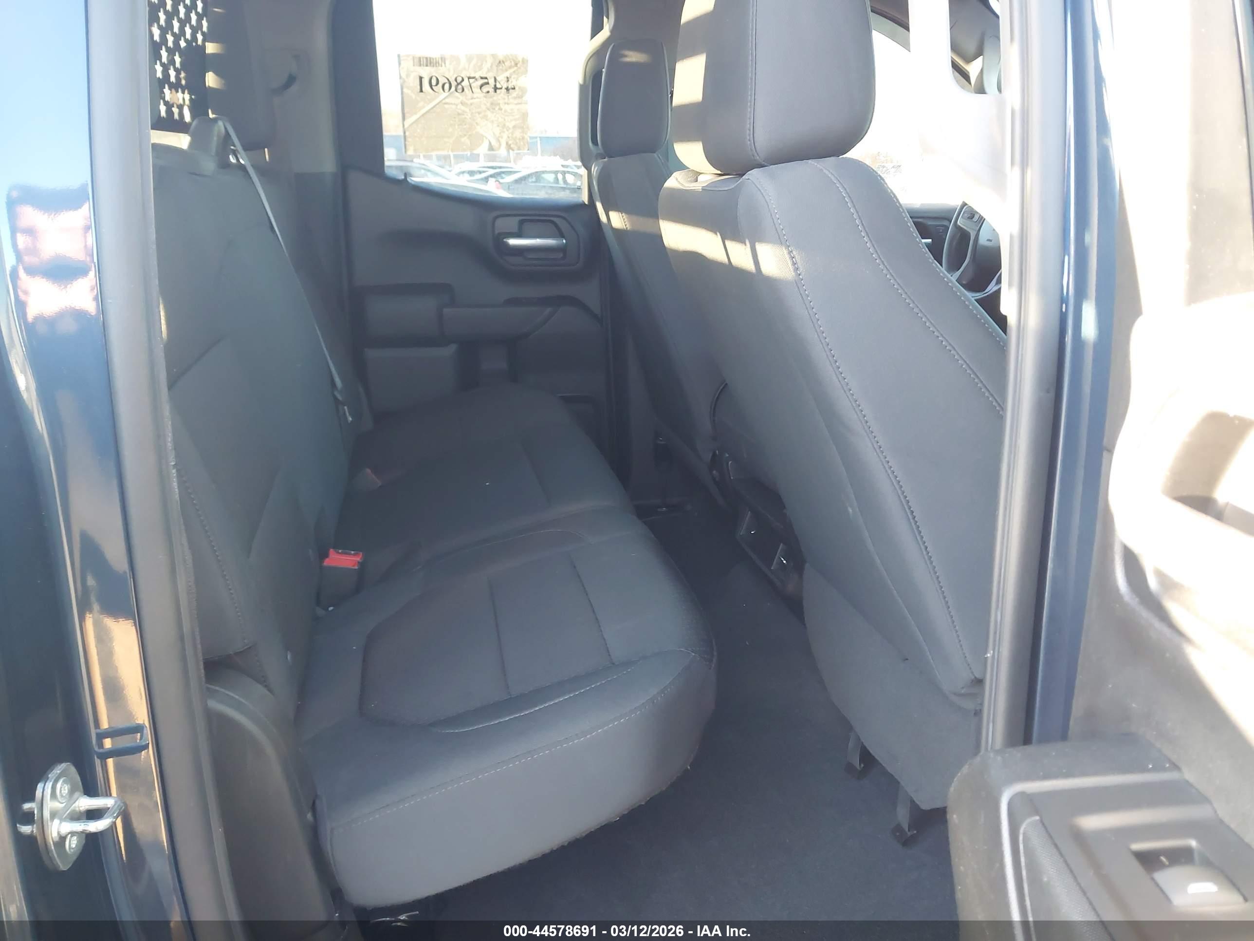 CHEVROLET SILVERADO image 8