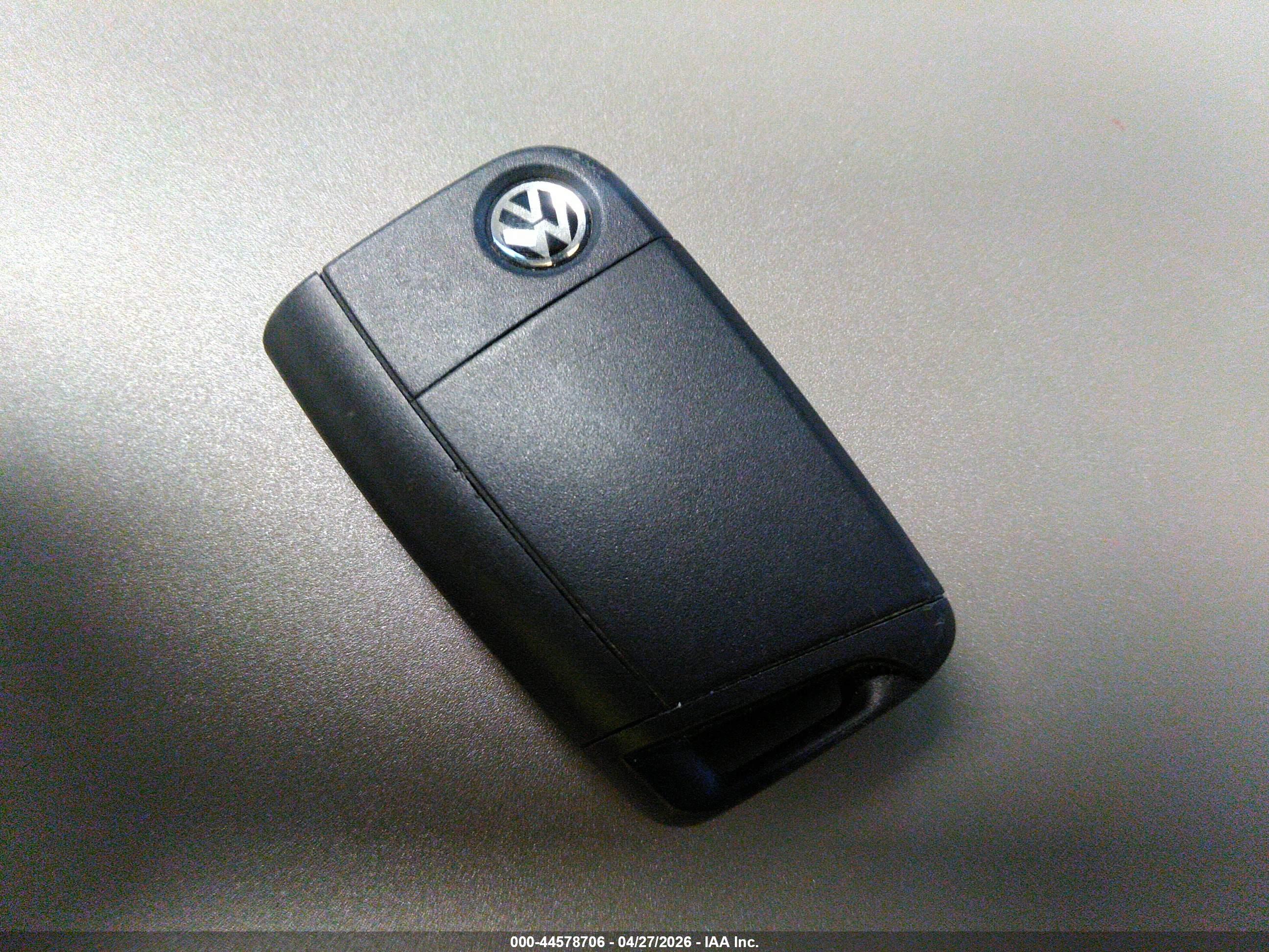 VOLKSWAGEN TIGUAN image 11