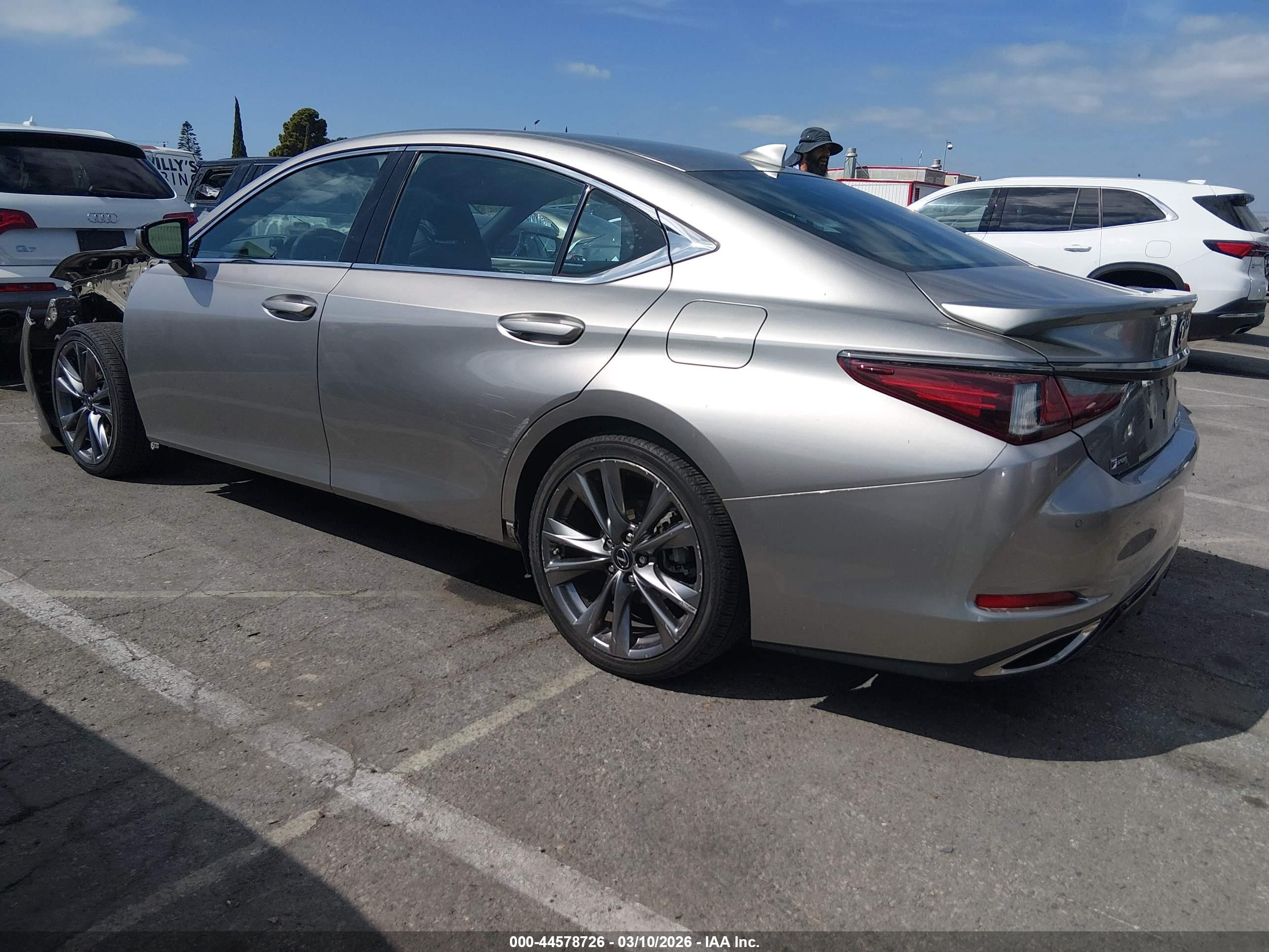 LEXUS ES image 3