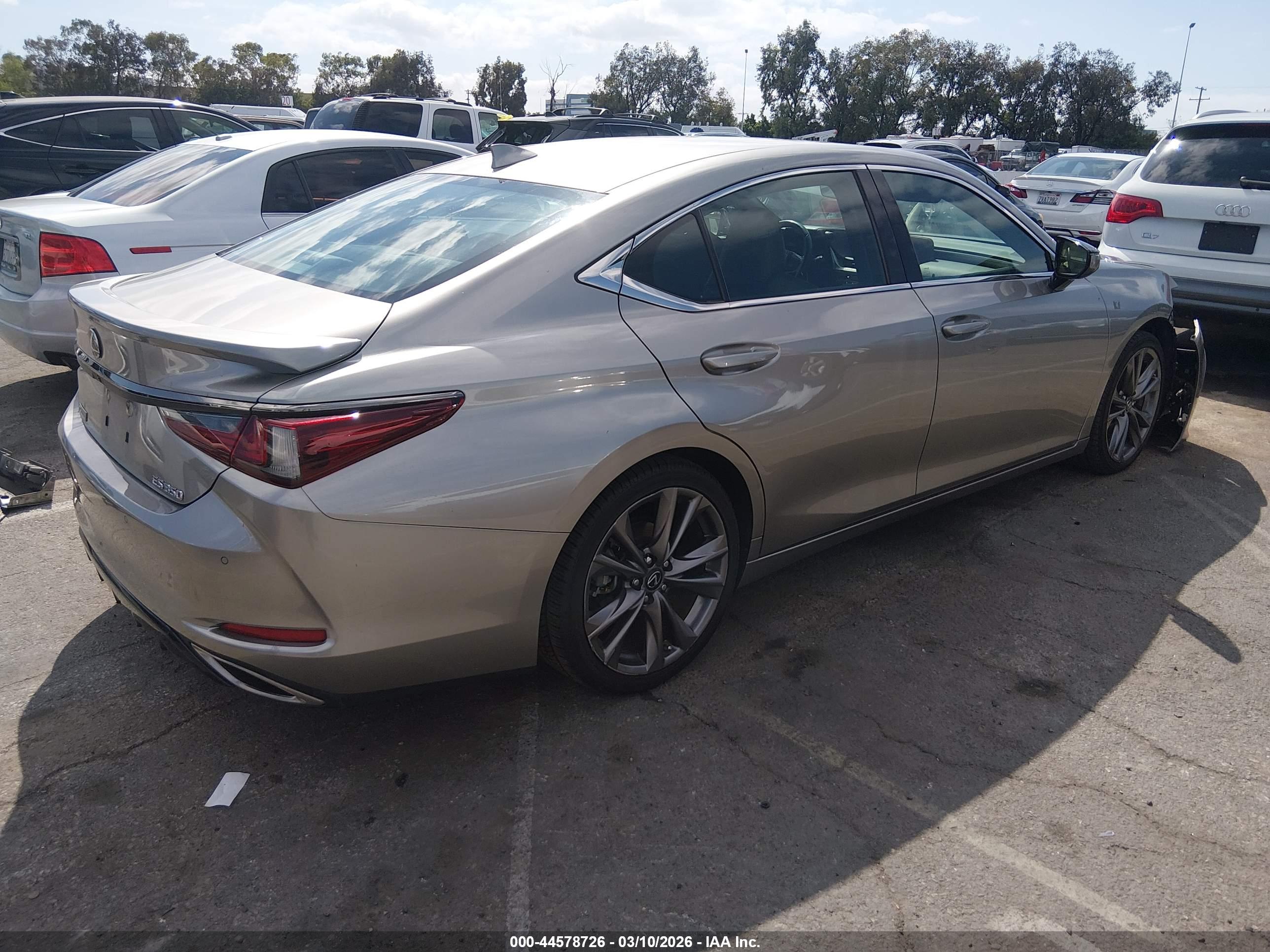 LEXUS ES image 4