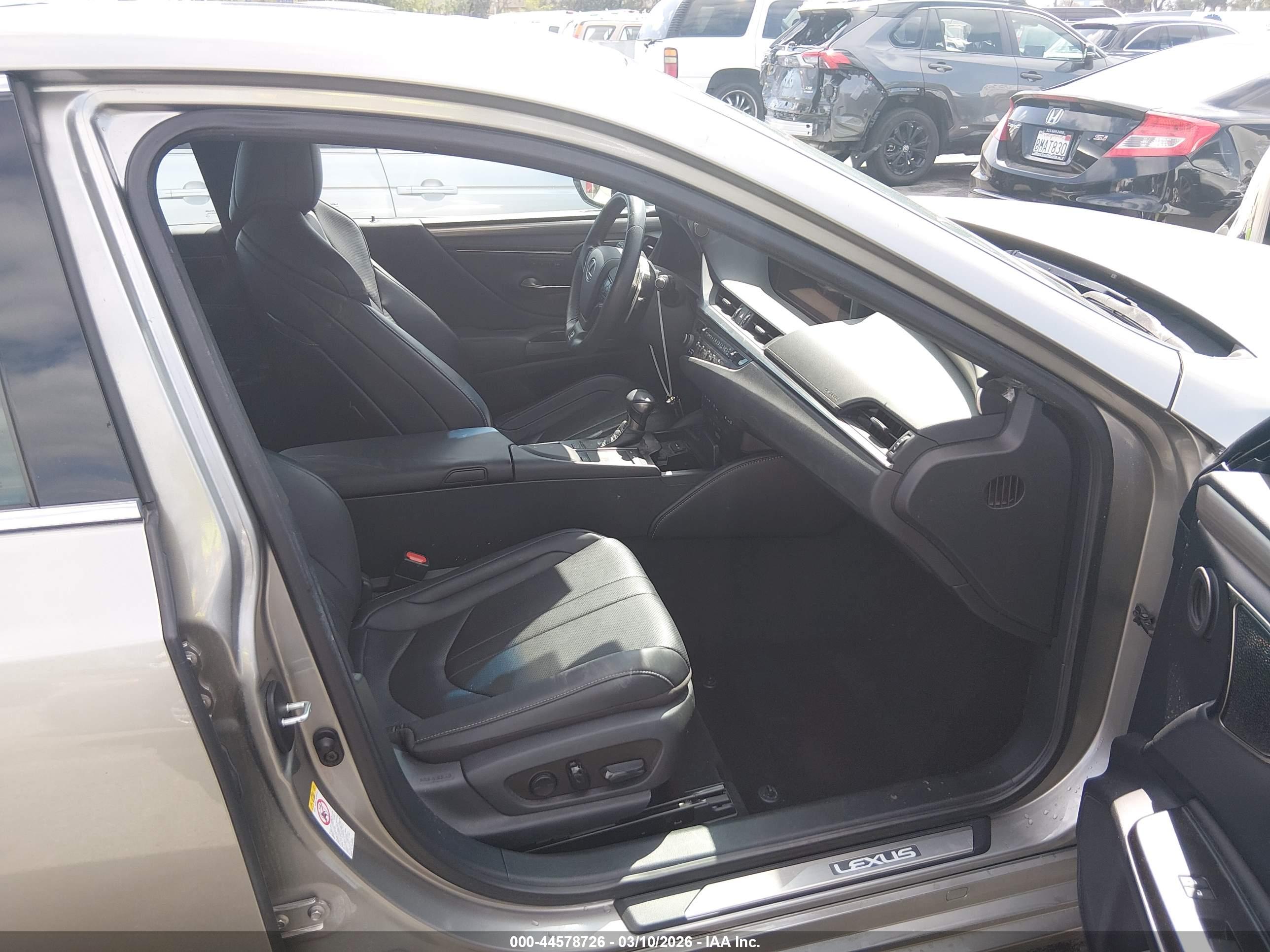 LEXUS ES image 8