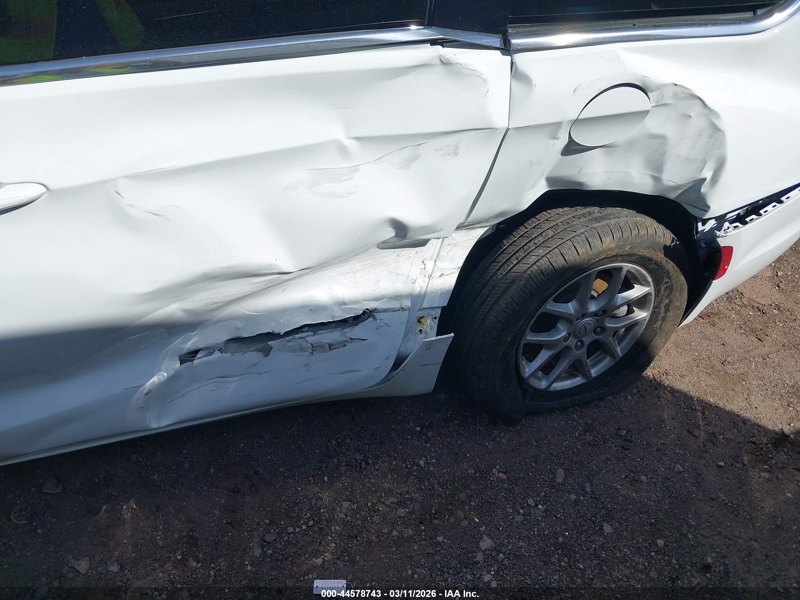 CHRYSLER PACIFICA image 6